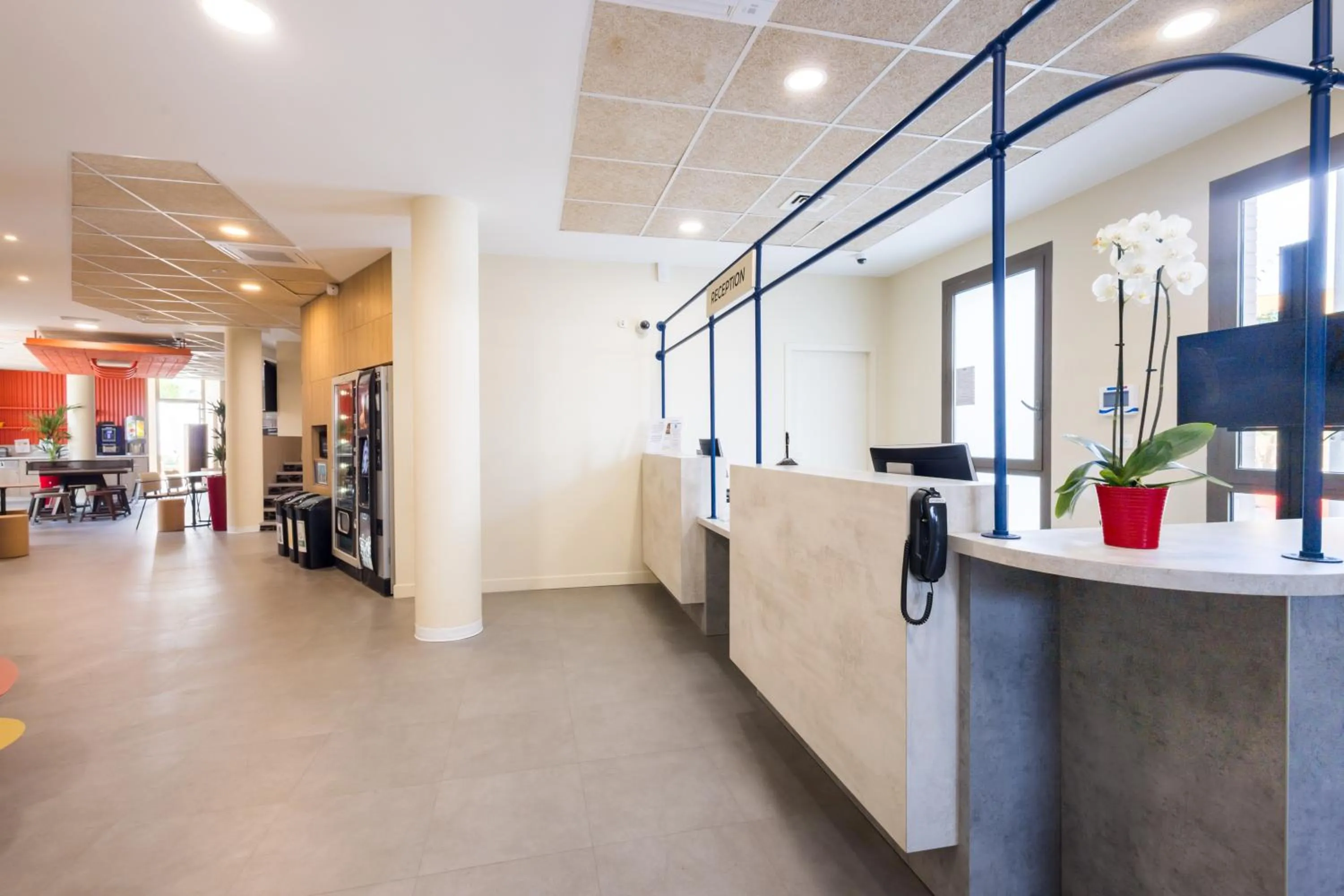 Lobby or reception in ibis budget Nanterre la Defense