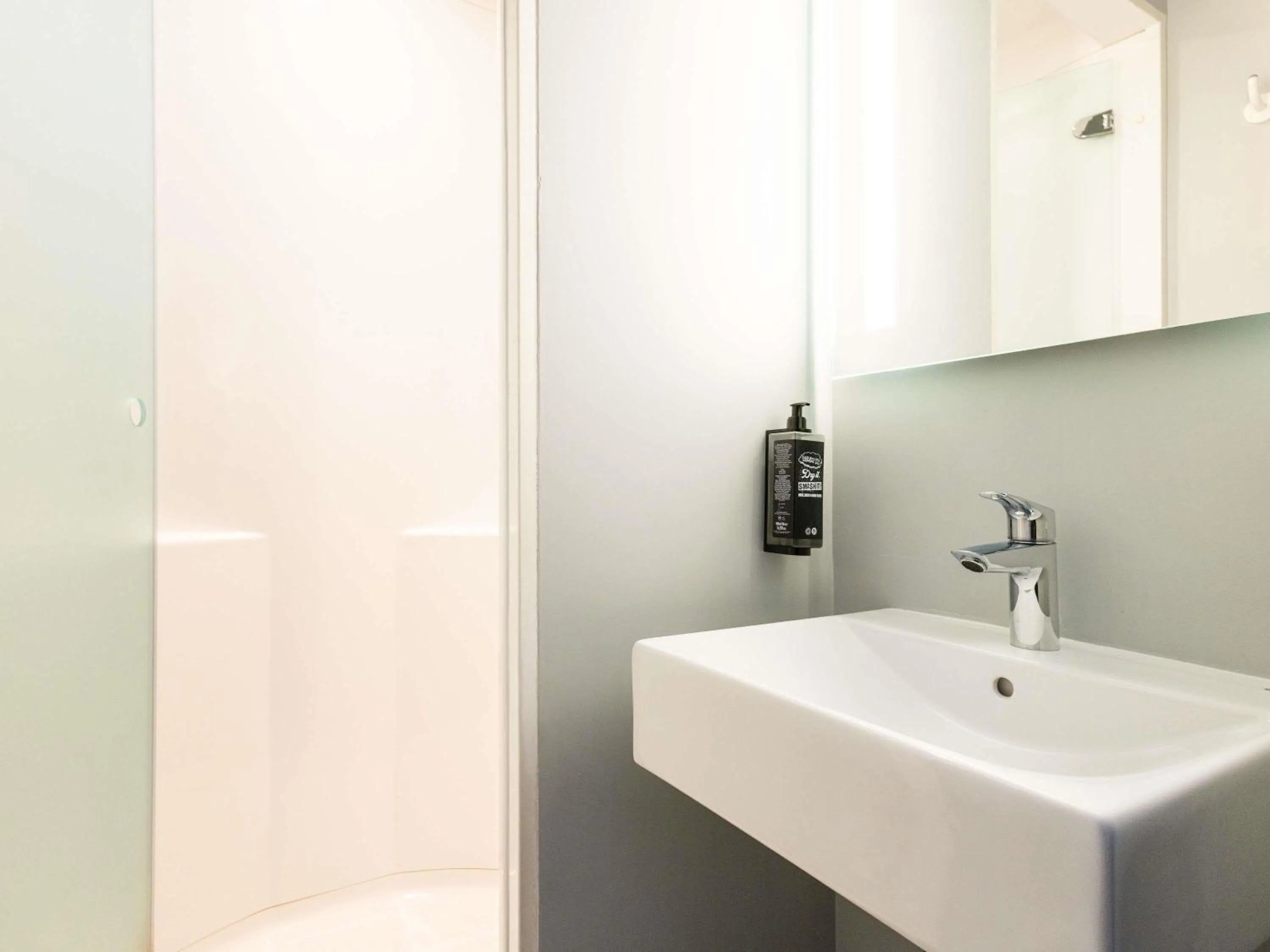 Bedroom in ibis budget Nanterre la Defense