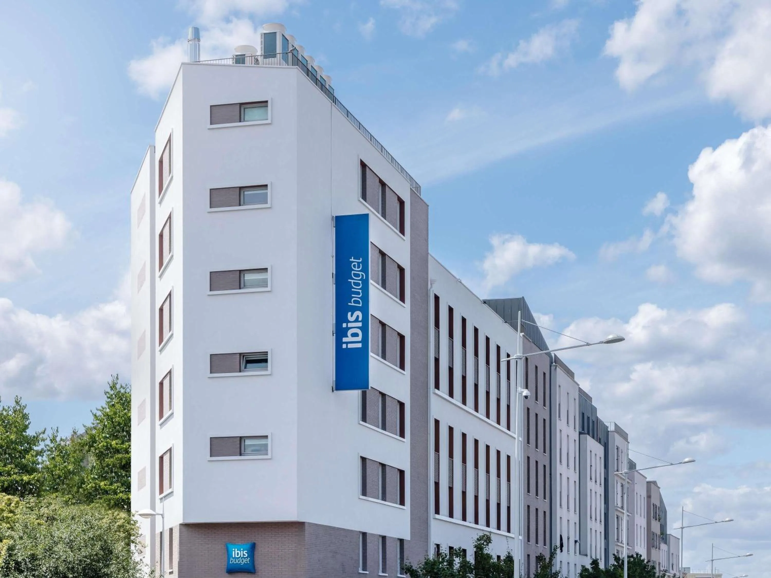 Property building in ibis budget Nanterre la Defense