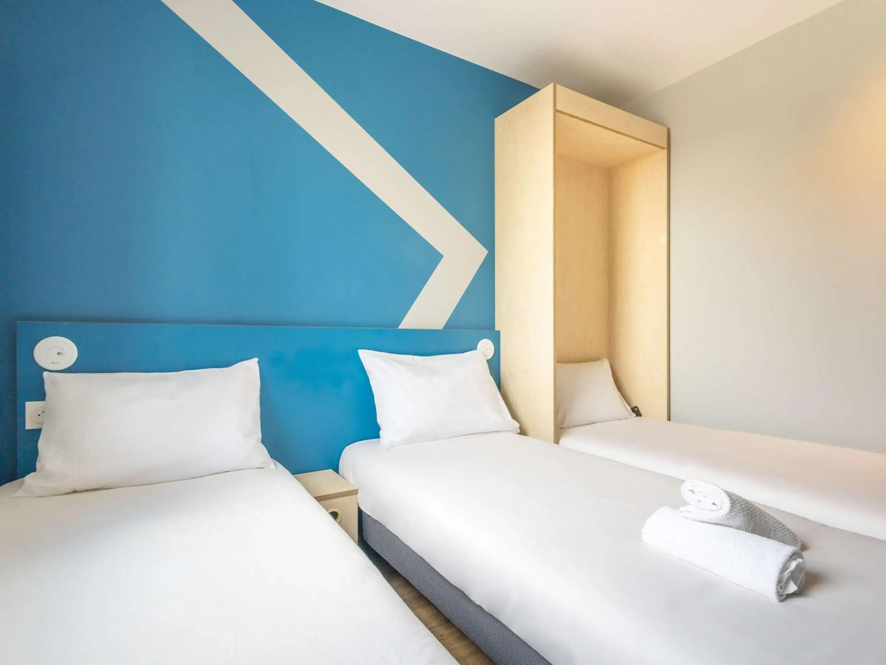 Bedroom, Bed in ibis budget Nanterre la défense - Hôtel rénové