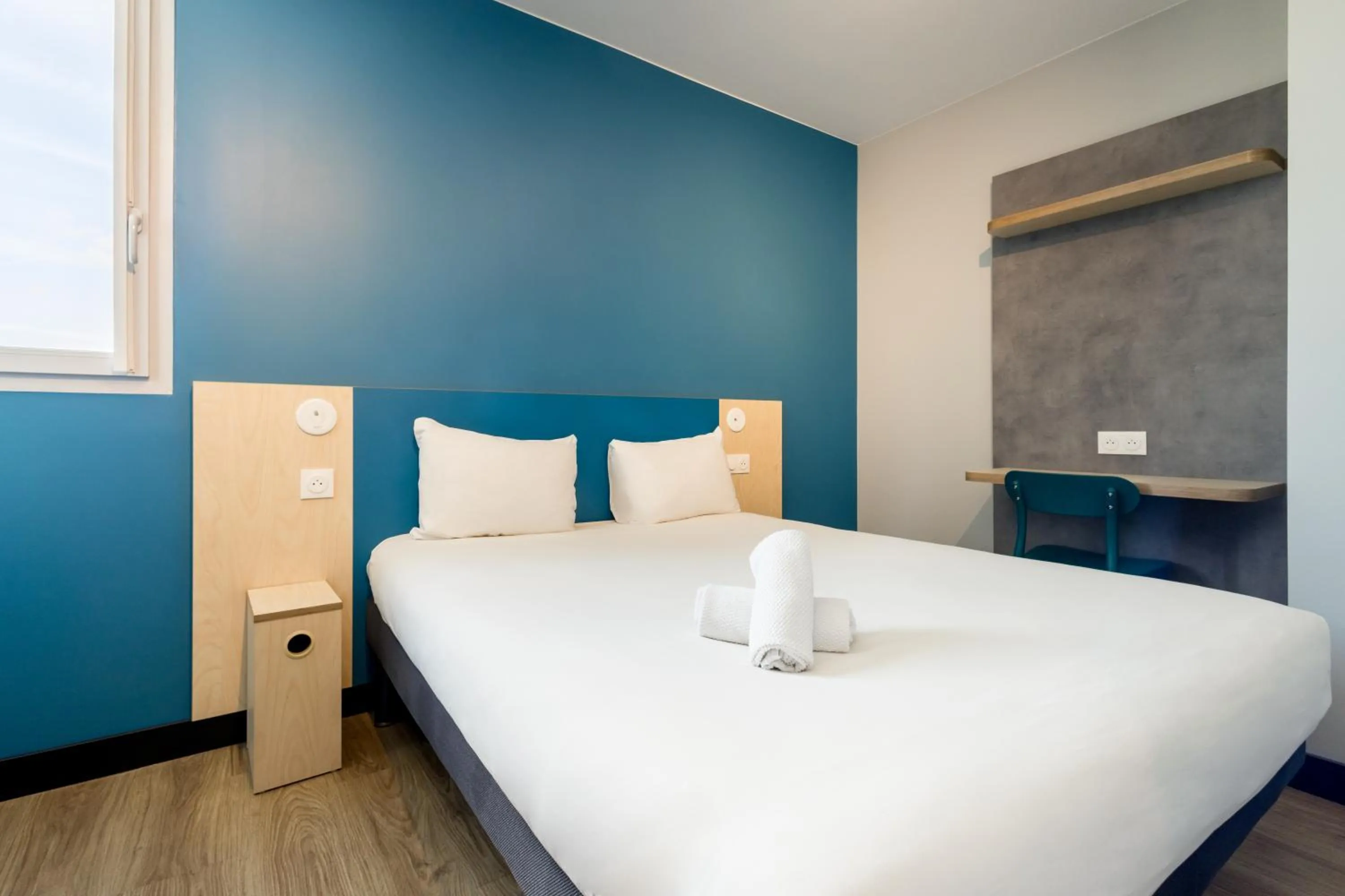 Bedroom, Bed in ibis budget Nanterre la Defense