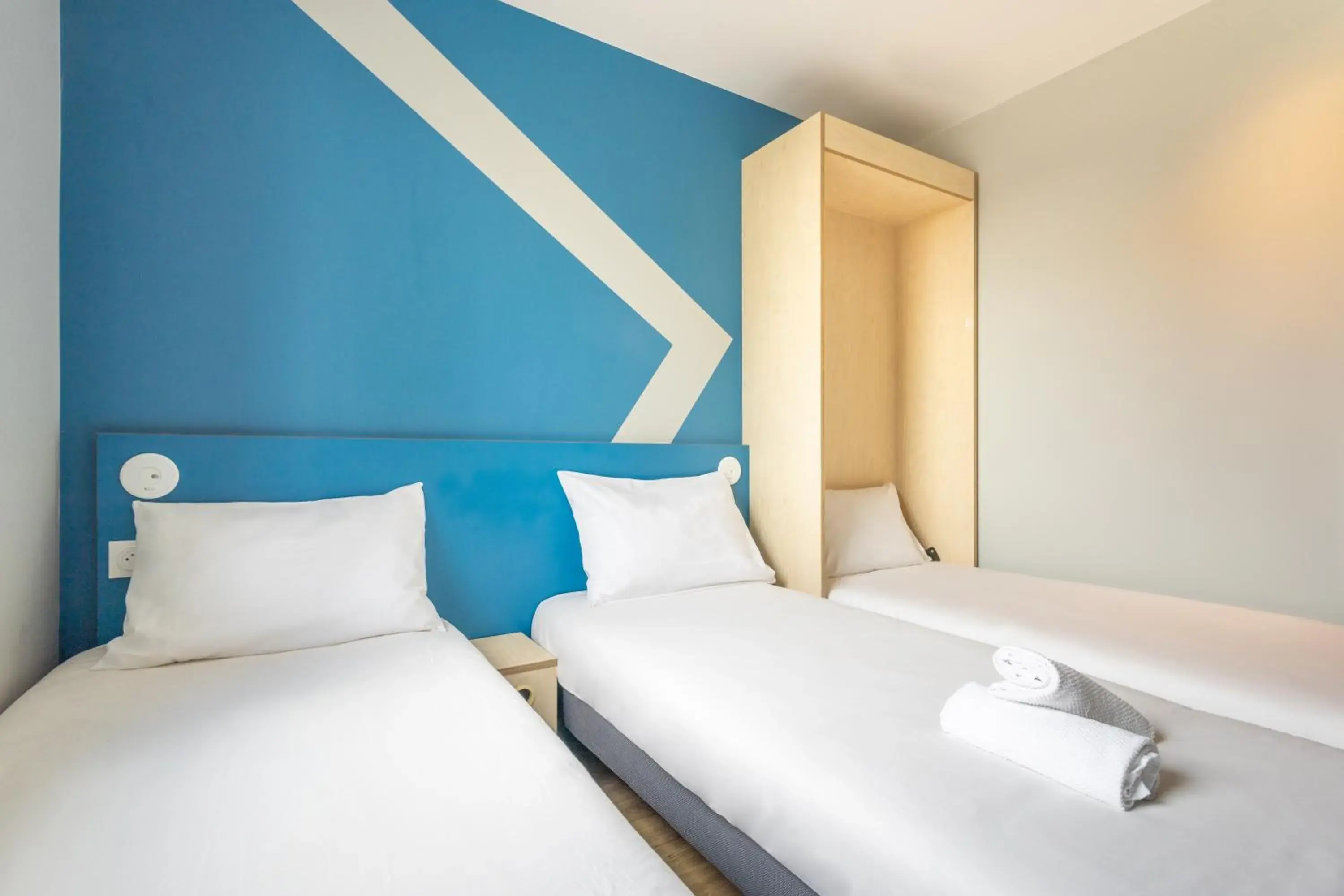 Bedroom, Bed in ibis budget Nanterre la défense - Hôtel rénové