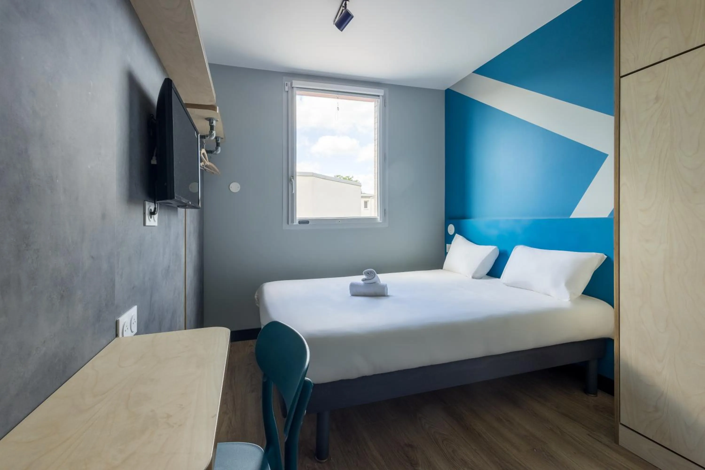 Bedroom, Bed in ibis budget Nanterre la Defense