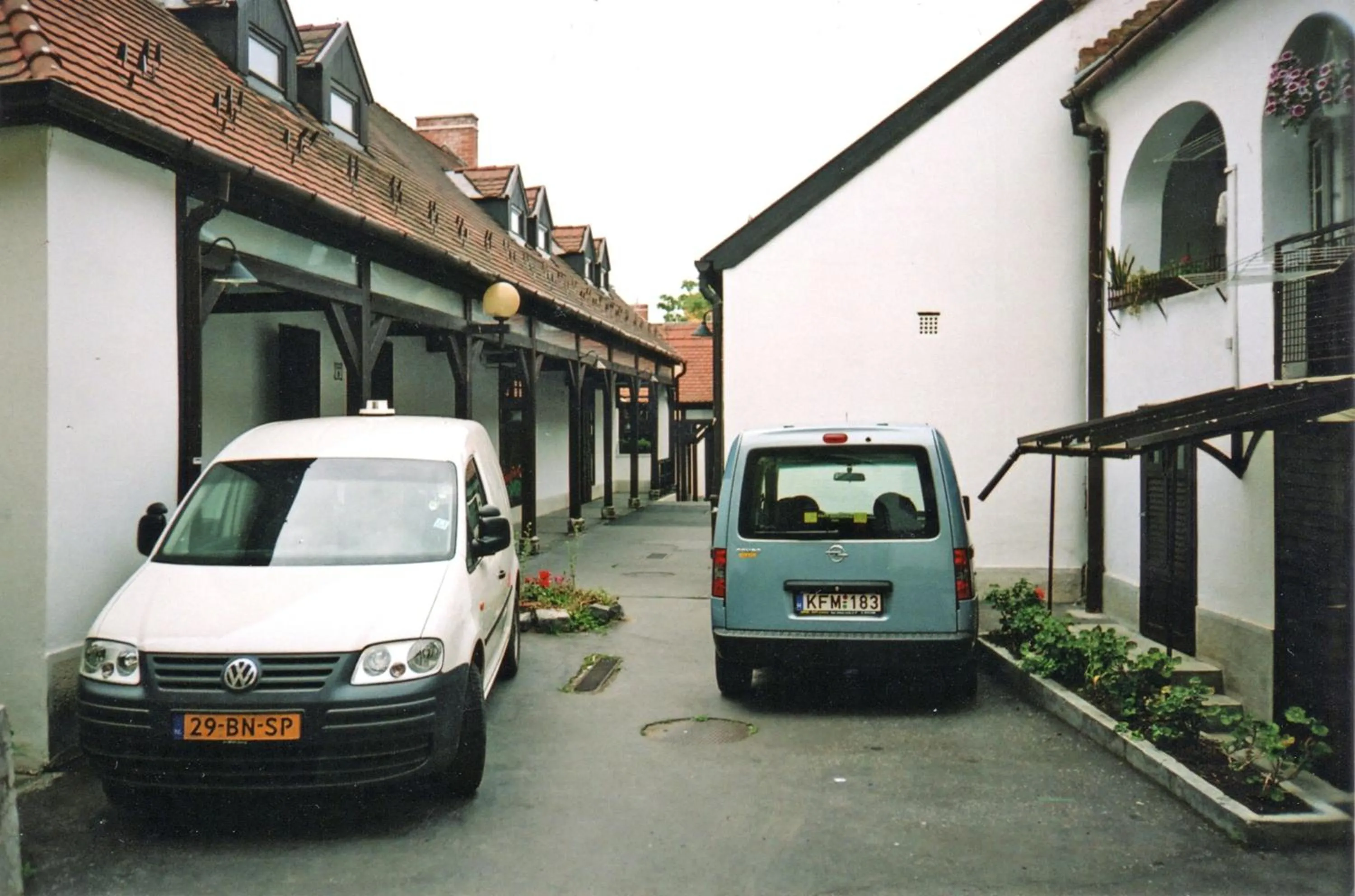 Two-Bedroom Apartment in Barokk Vendégház