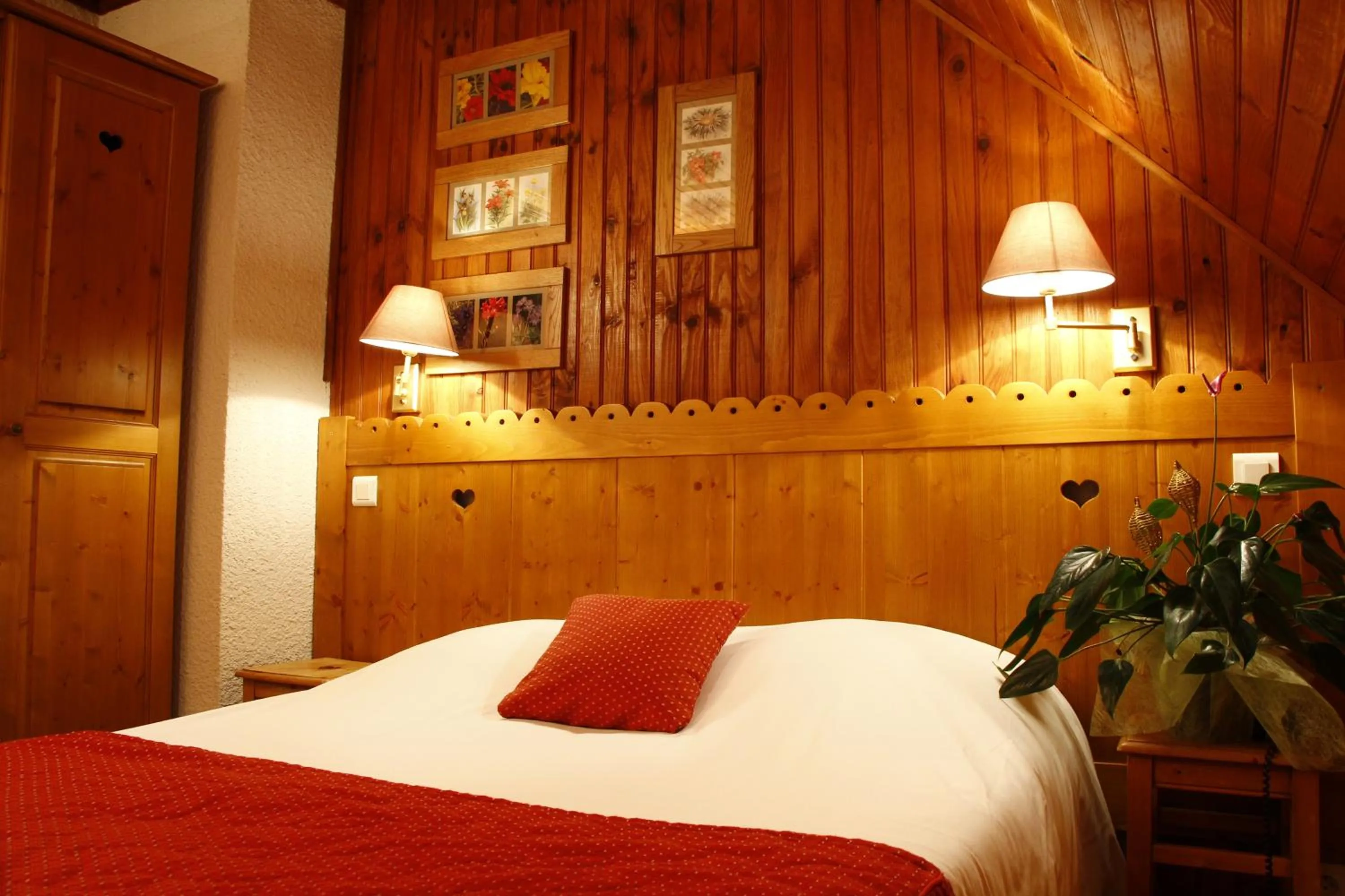 Bedroom, Bed in Hotel des Marquisats