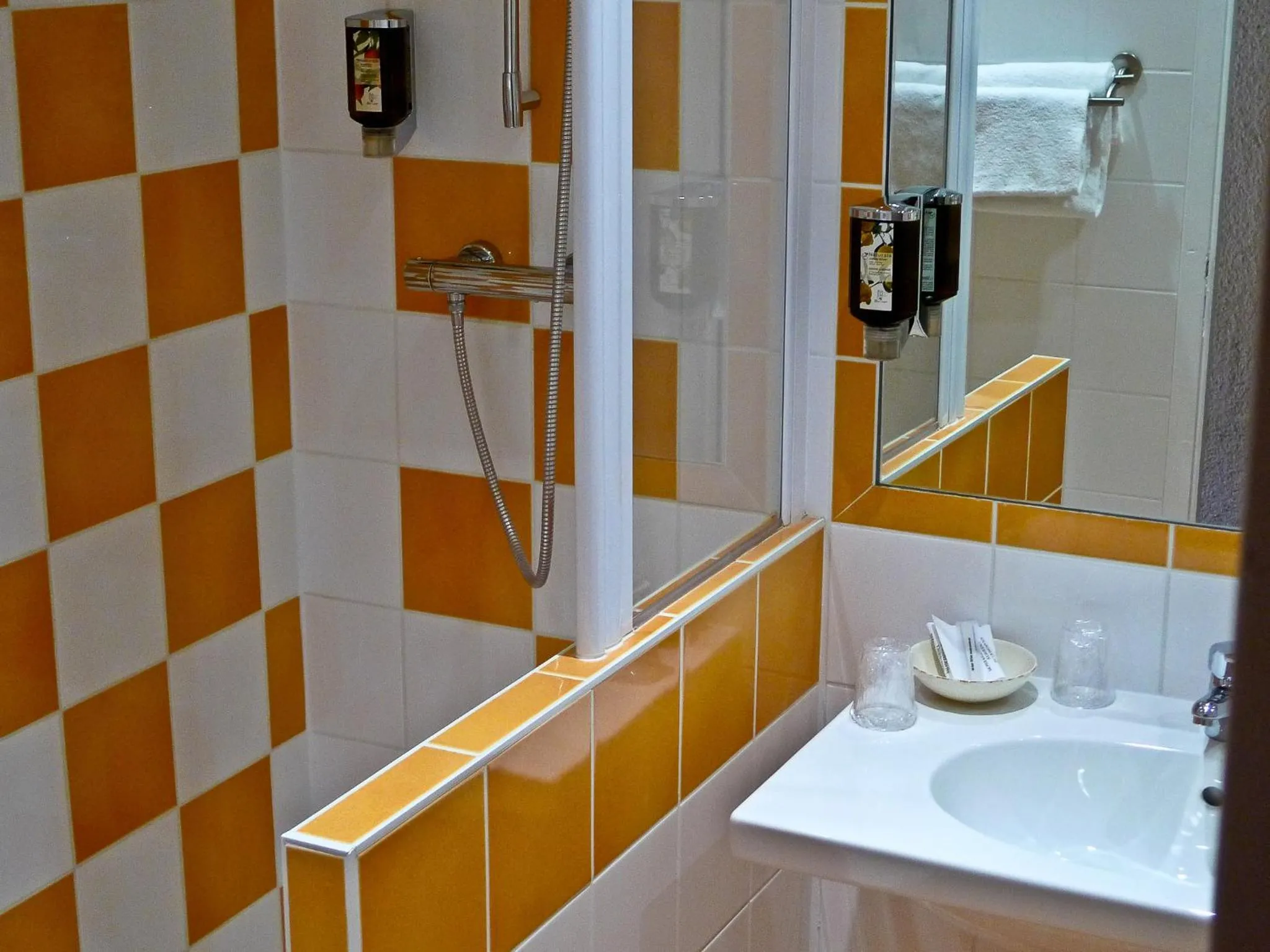 Bathroom in Hotel des Marquisats