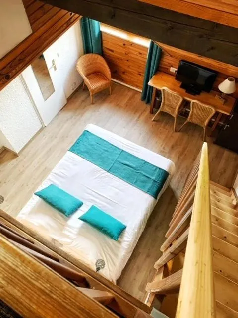 Photo of the whole room, Bed in Hotel des Marquisats