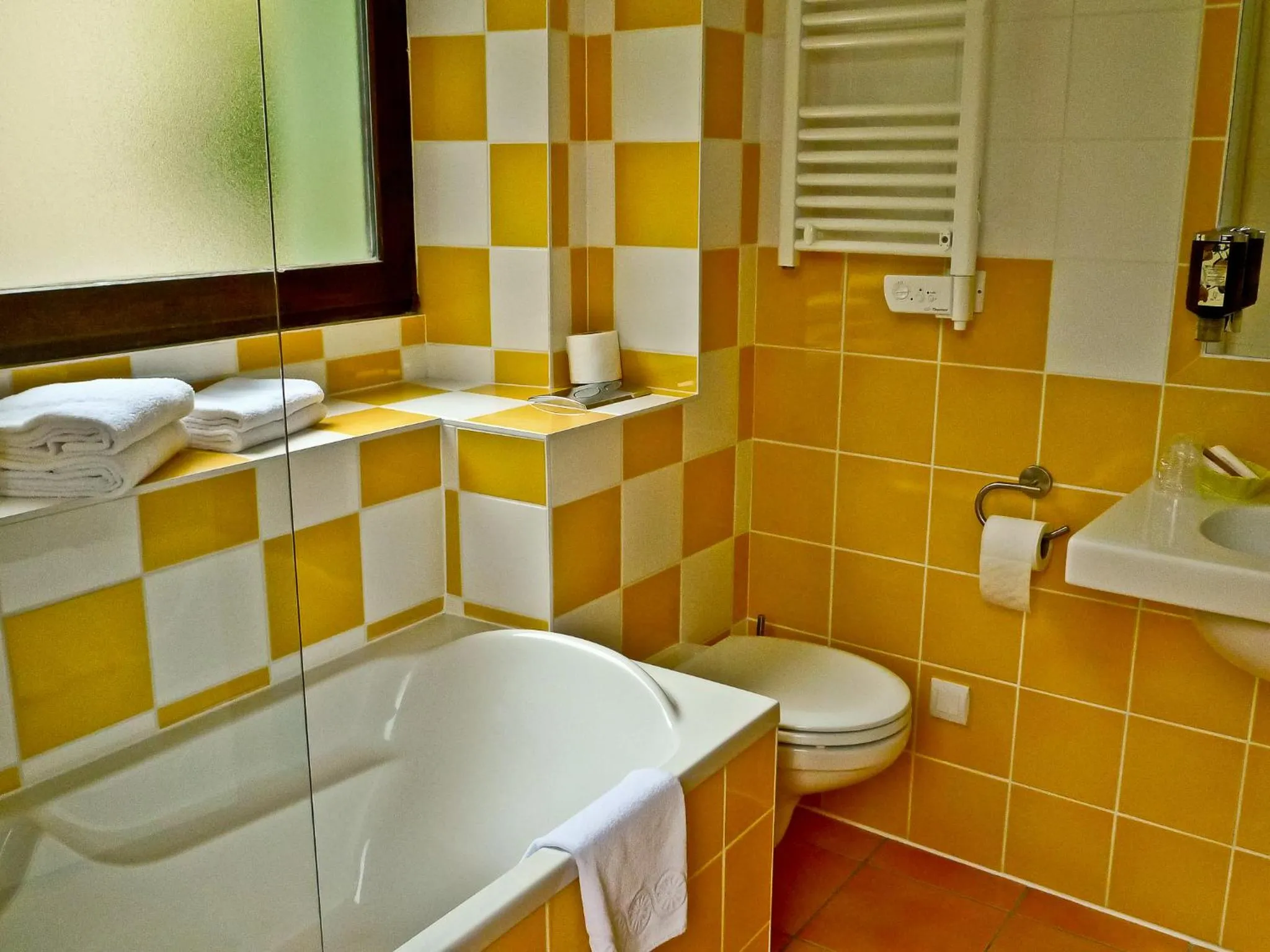 Bathroom in Hotel des Marquisats