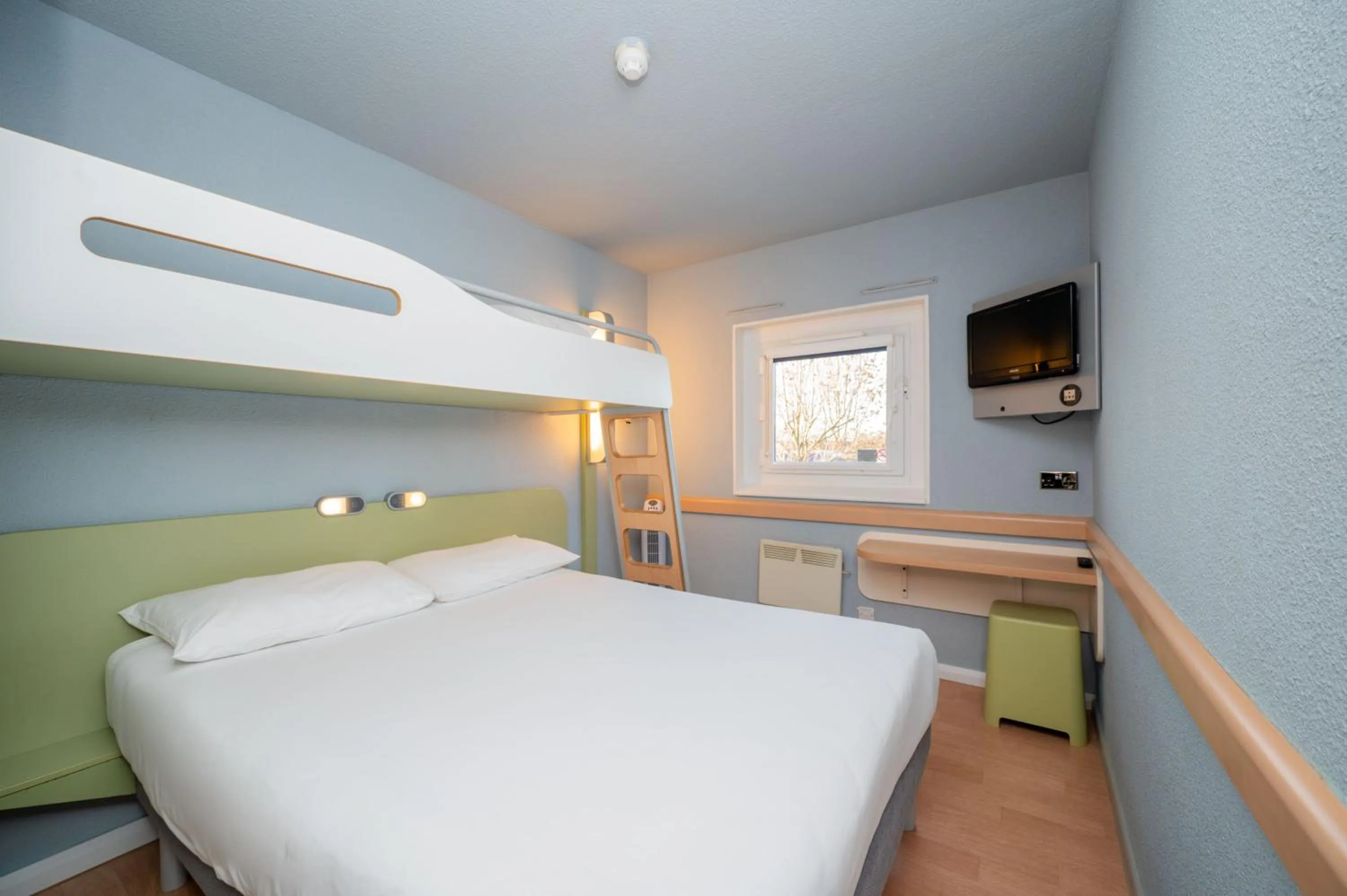 Bed in ibis budget London Barking