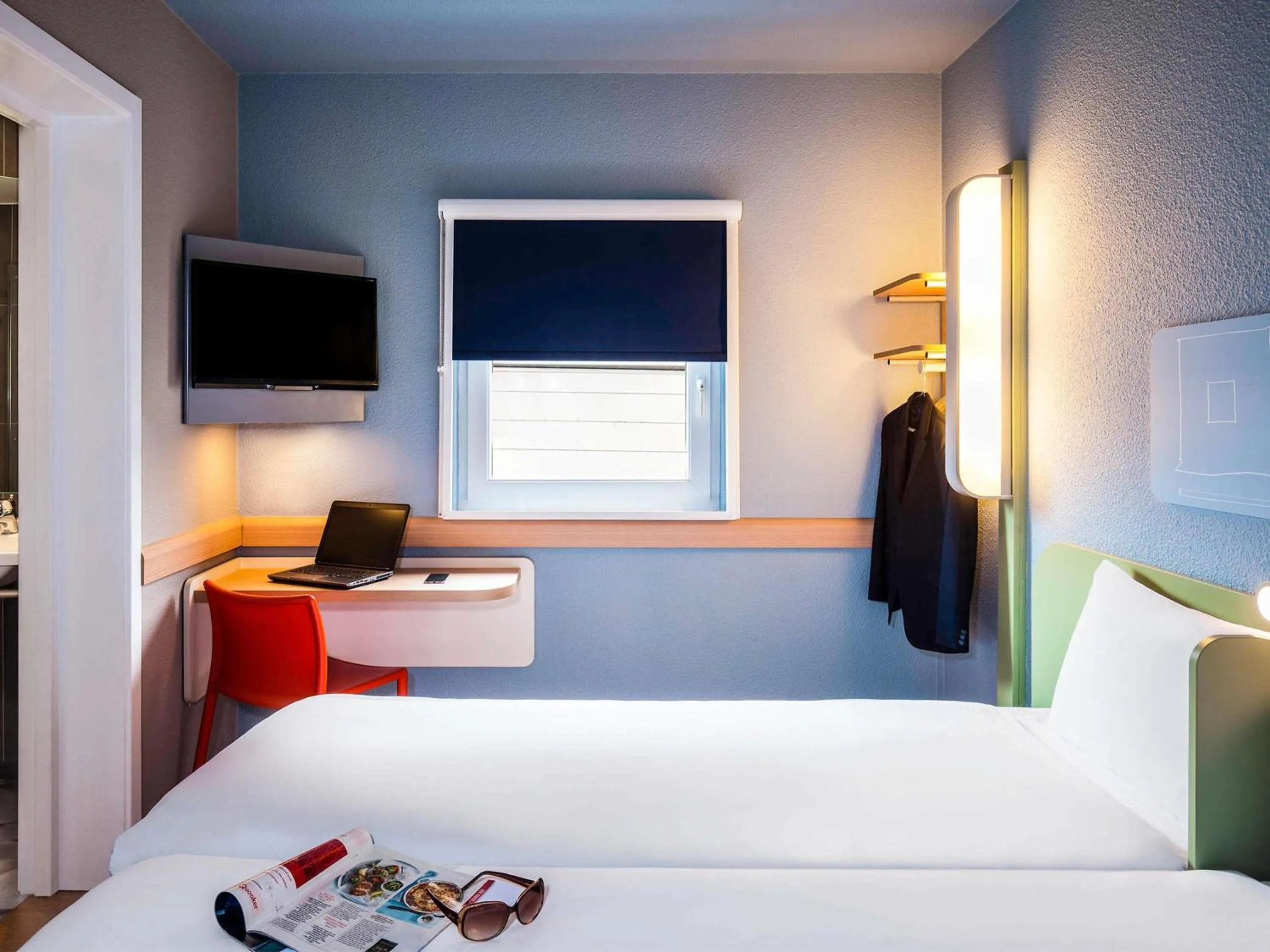 Bedroom, Bed in ibis budget London Barking