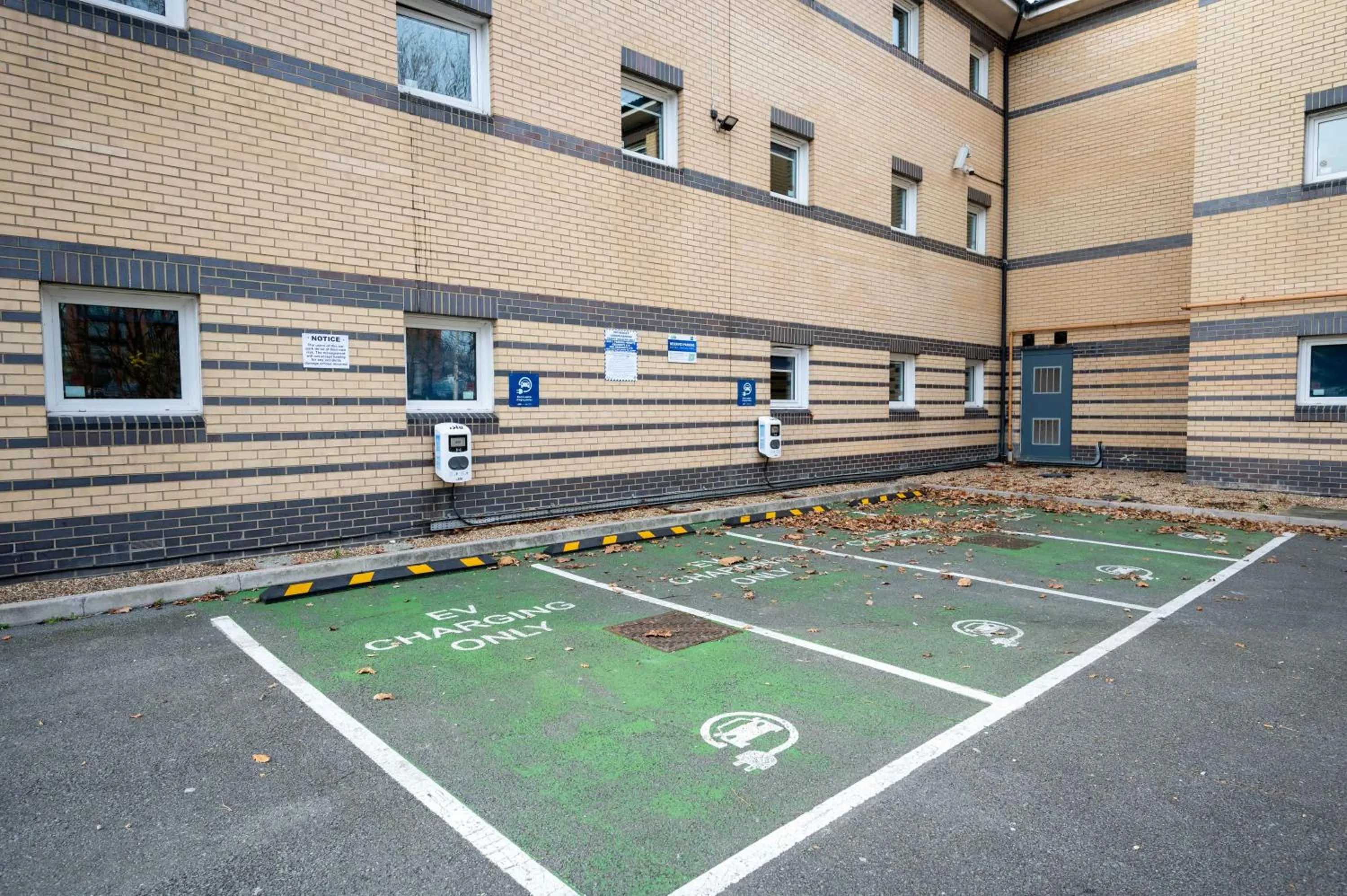 Parking in ibis budget London Barking