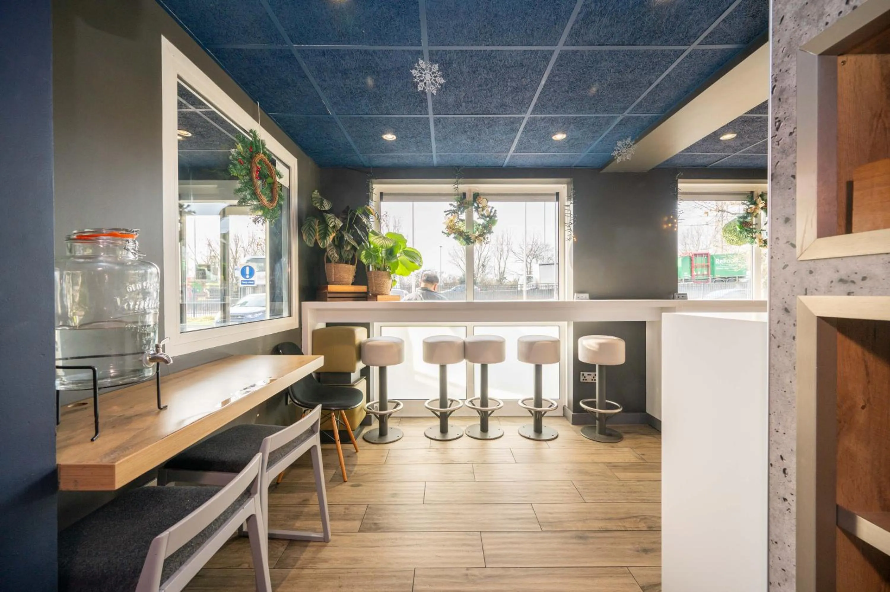 Restaurant/places to eat in ibis budget London Barking