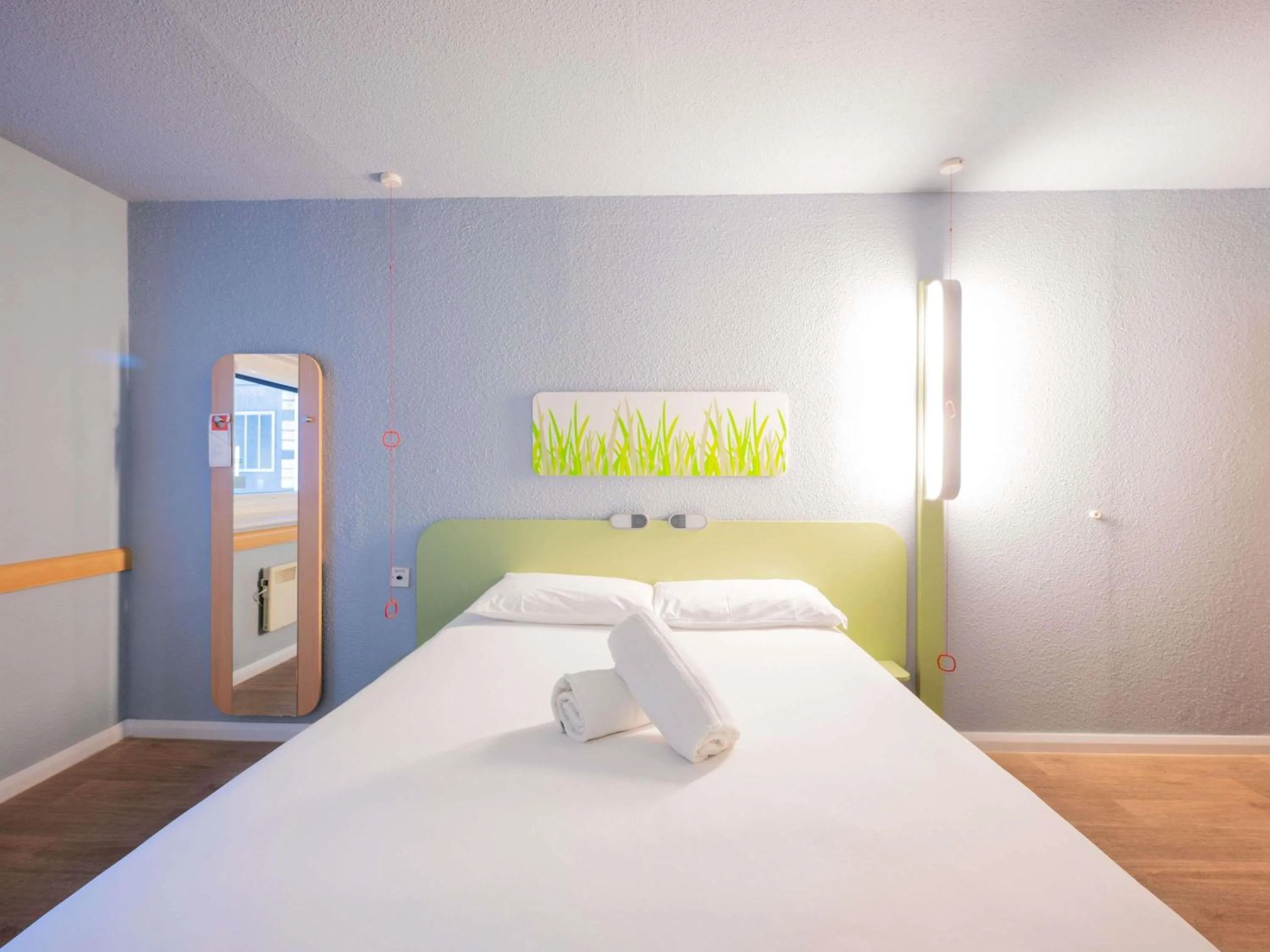 Bedroom, Bed in ibis budget London Barking