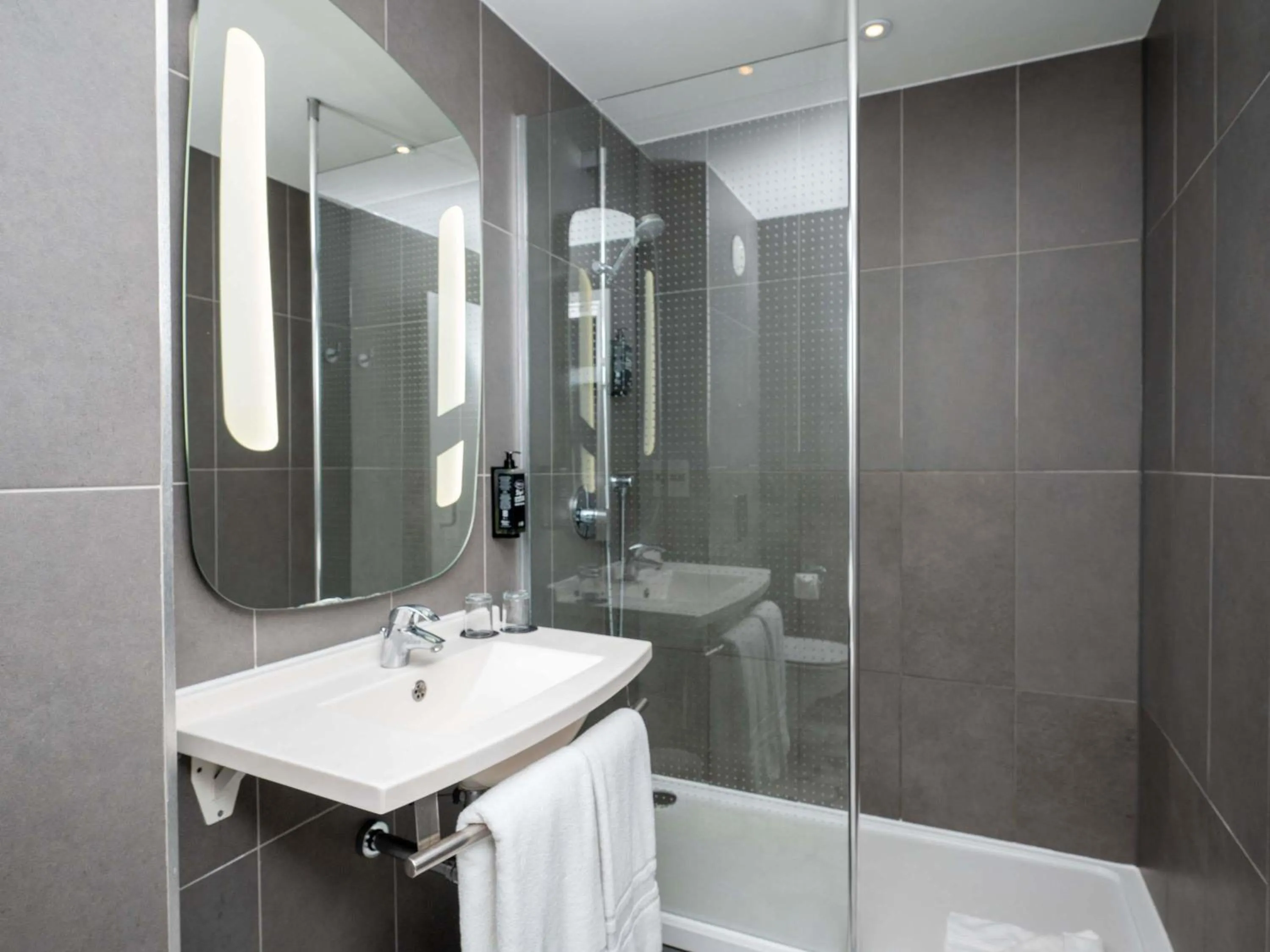 Bedroom in ibis budget London Barking