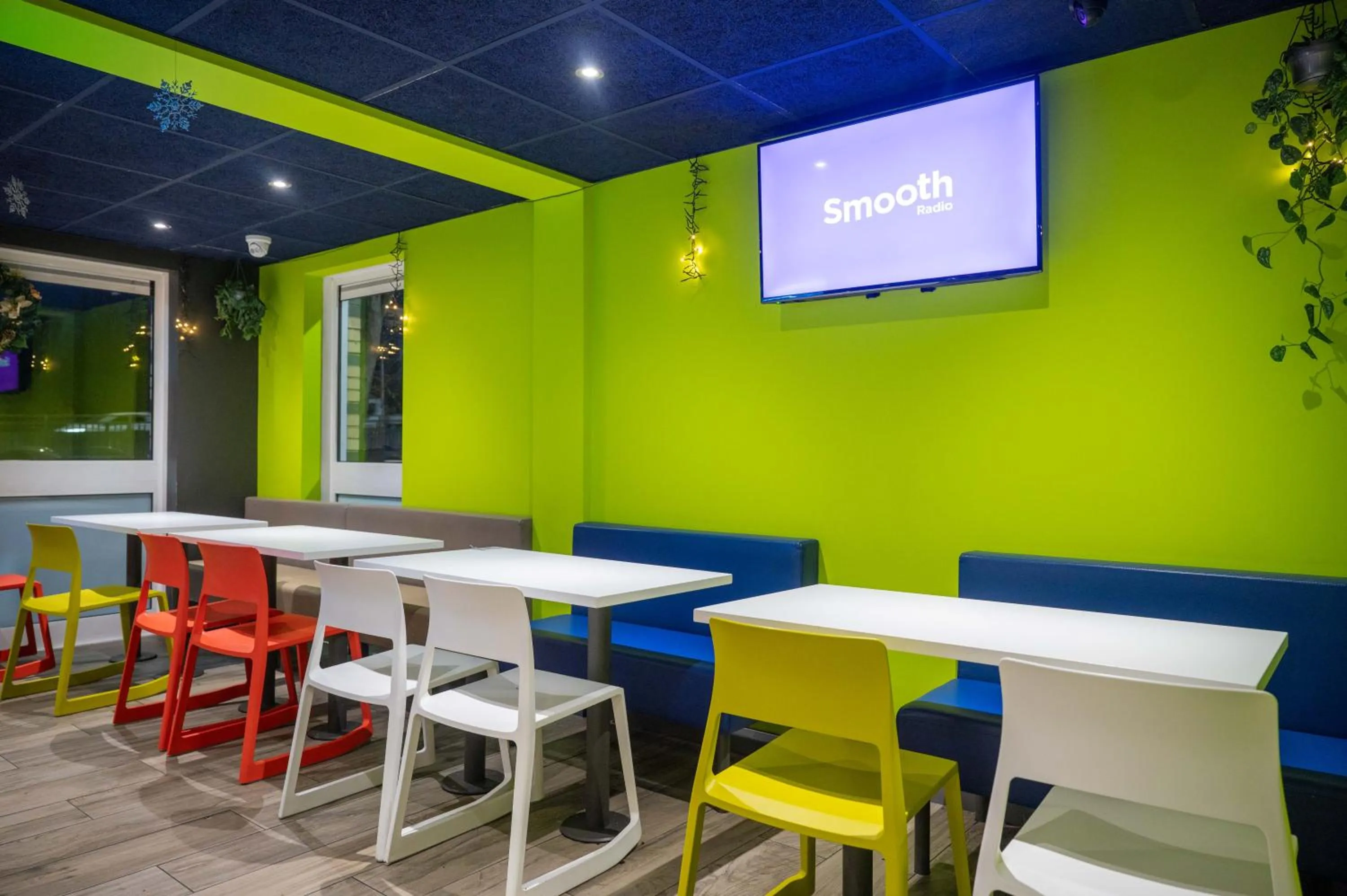 Restaurant/places to eat in ibis budget London Barking