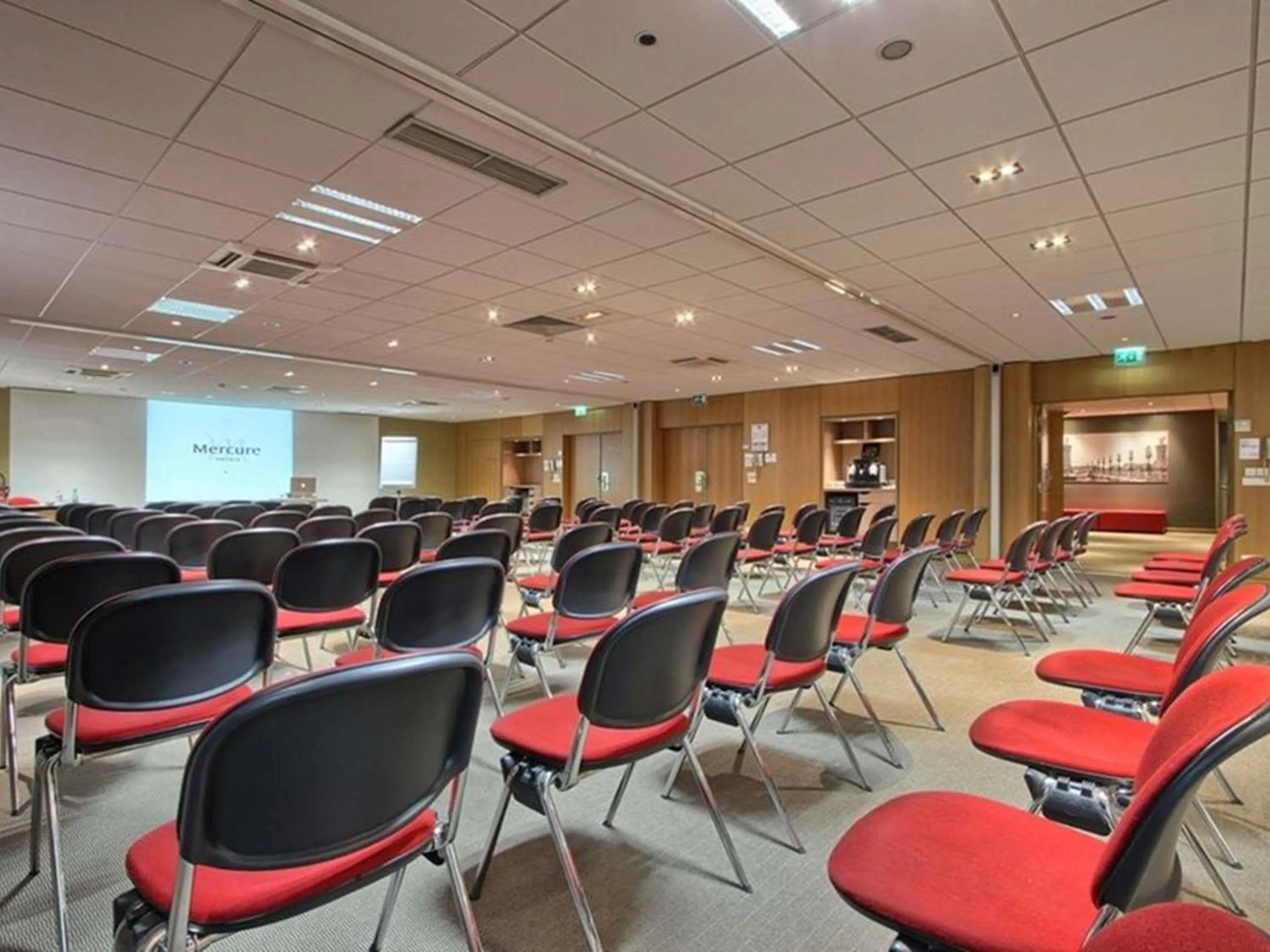 Meeting/conference room in Mercure Paris Roissy CDG