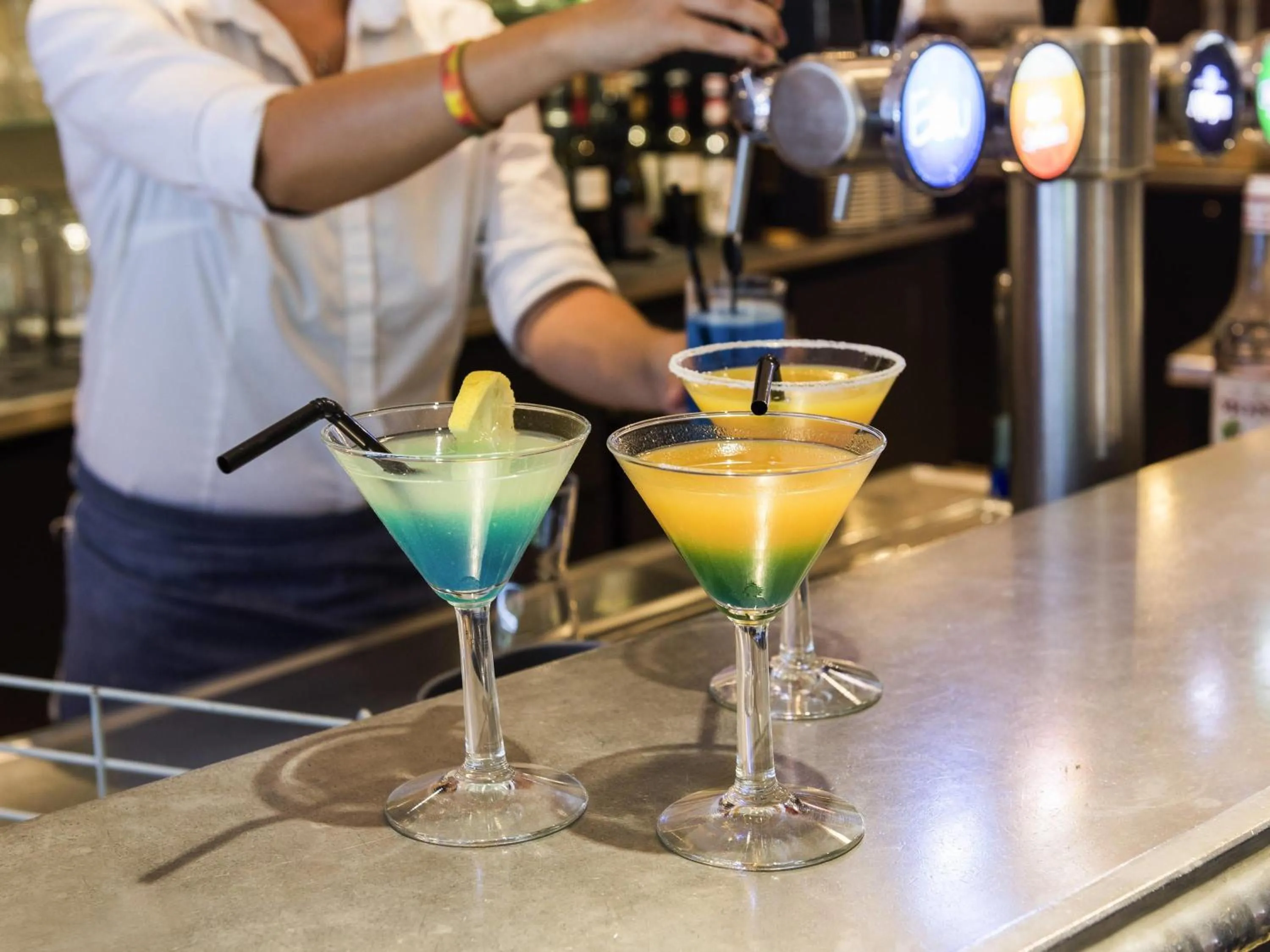 Lounge or bar in Mercure Paris Roissy CDG