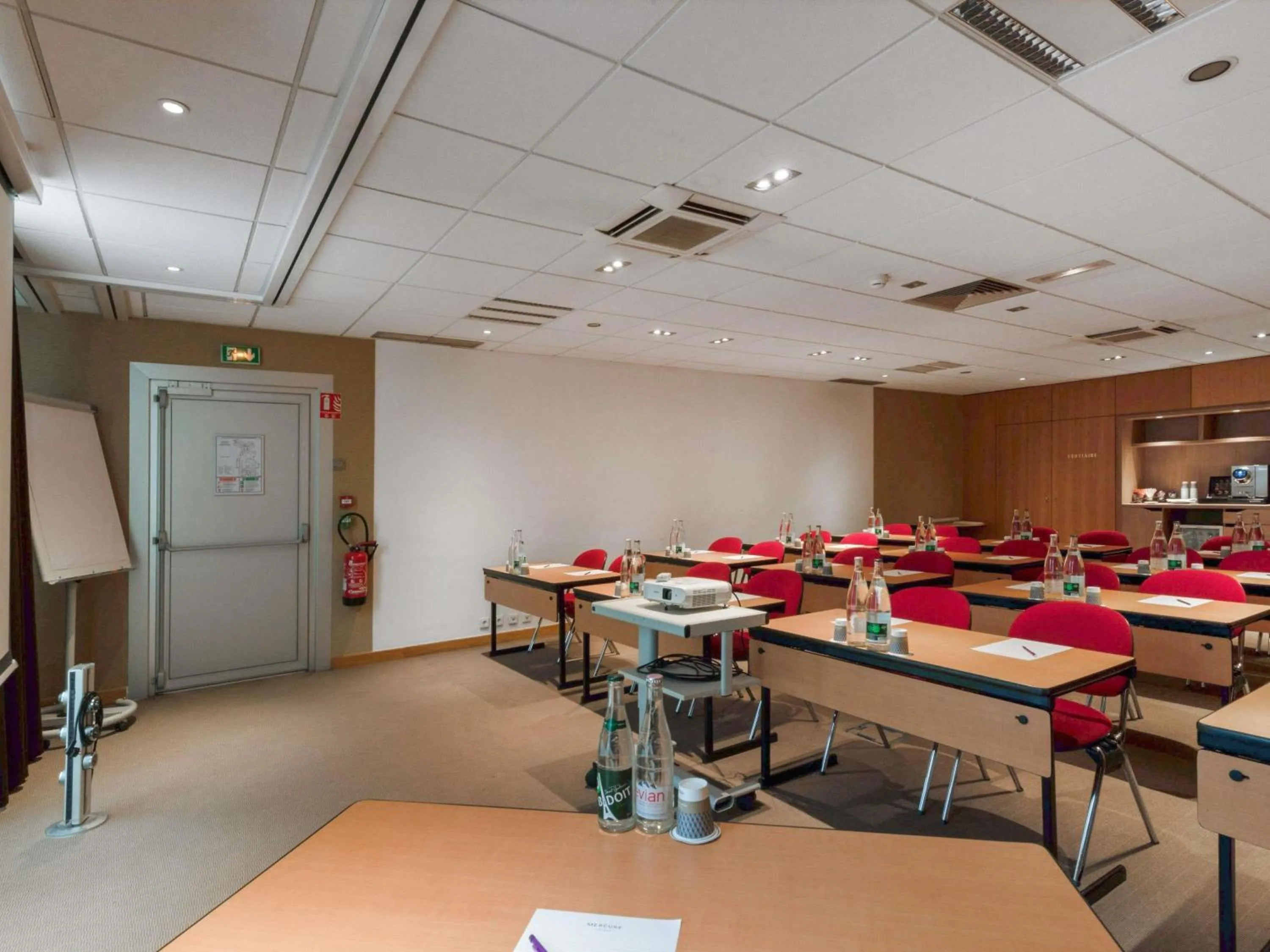 Meeting/conference room in Mercure Paris Roissy CDG