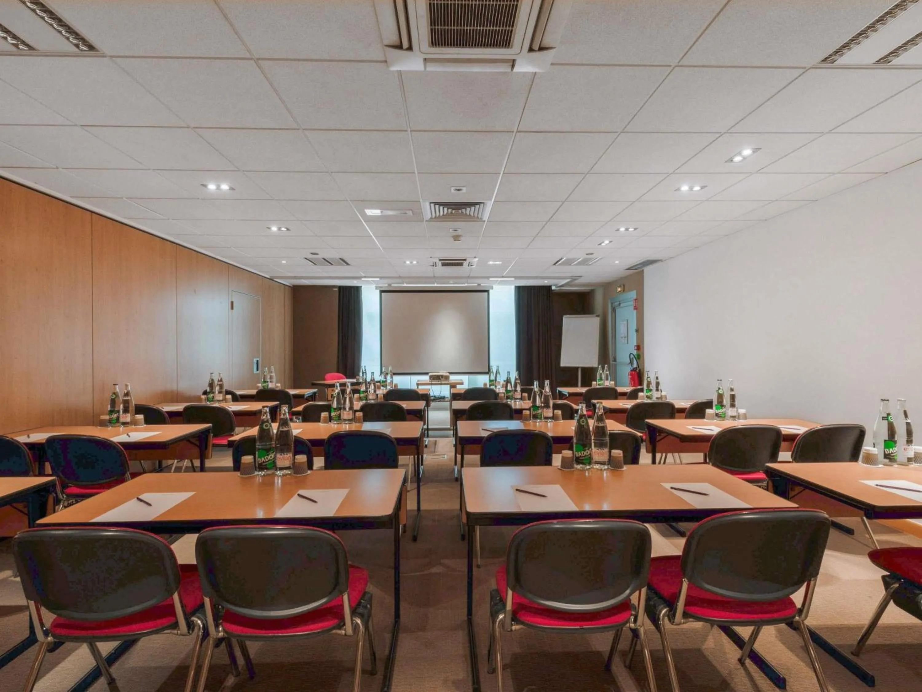 Meeting/conference room in Mercure Paris Roissy CDG
