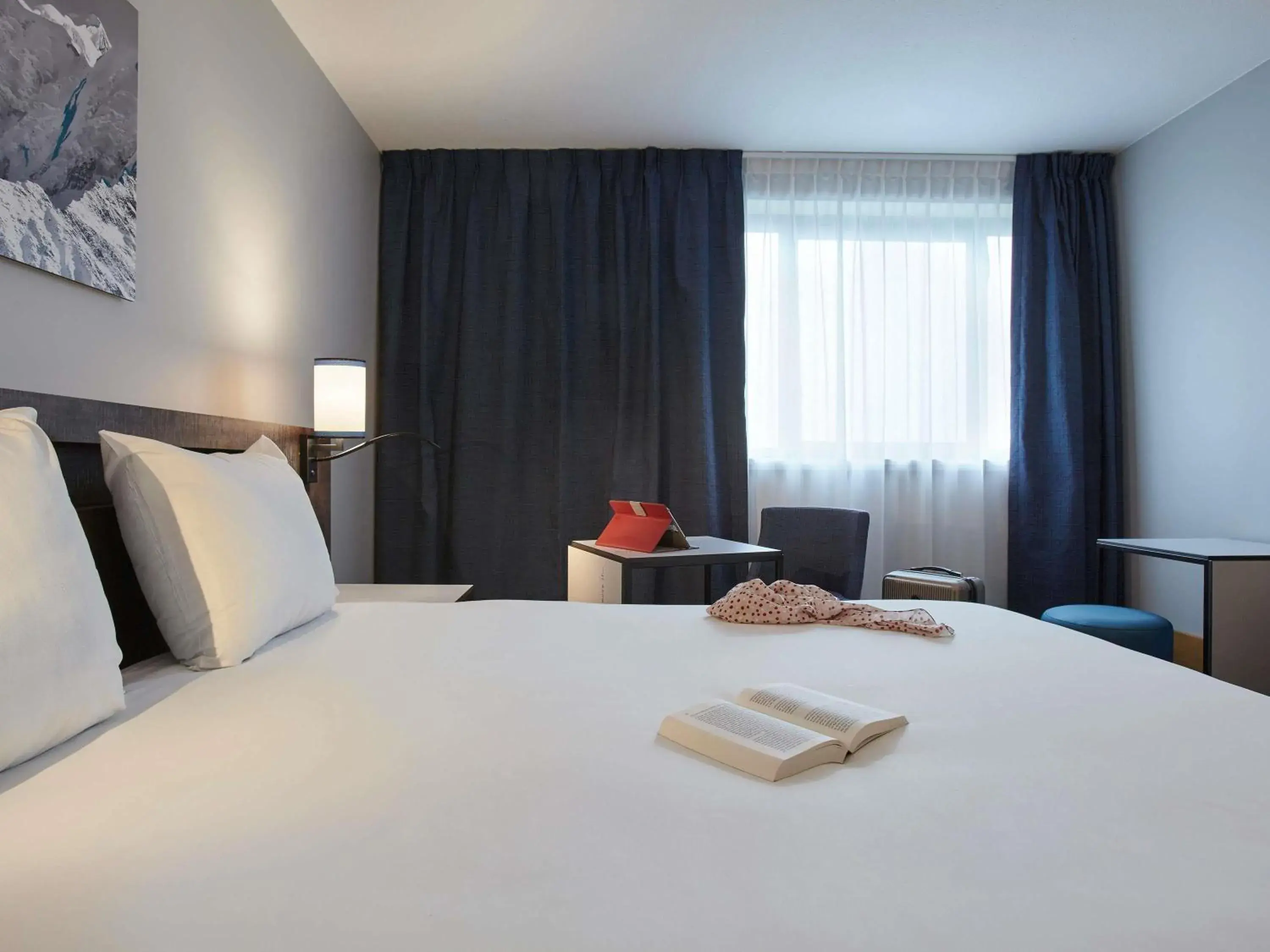 Bedroom, Bed in Mercure Paris Roissy CDG Bedroom, Bed in Mercure Paris Roissy CDG