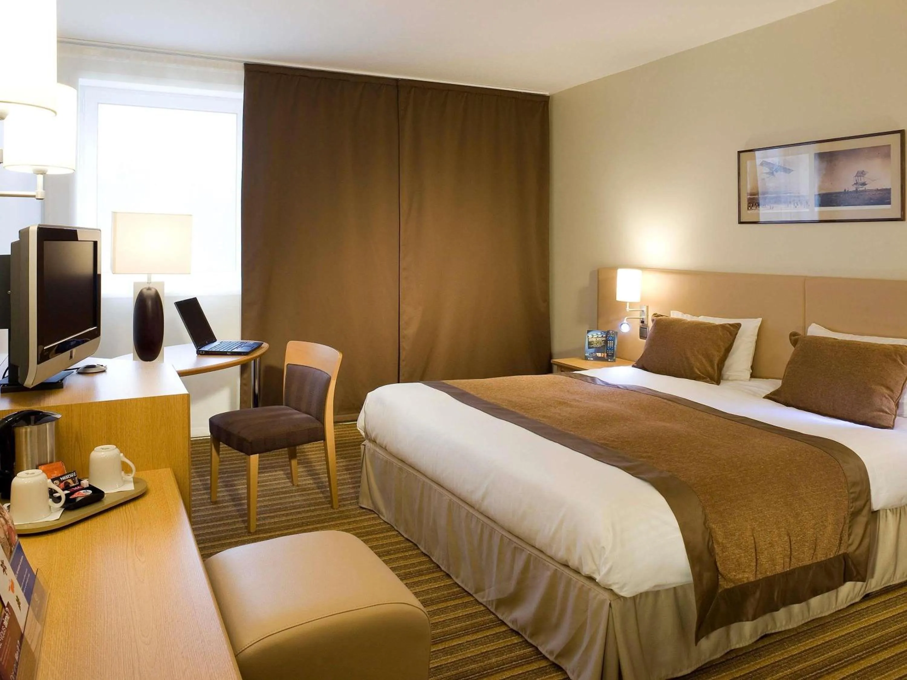 Bedroom, Bed in Mercure Paris Roissy CDG