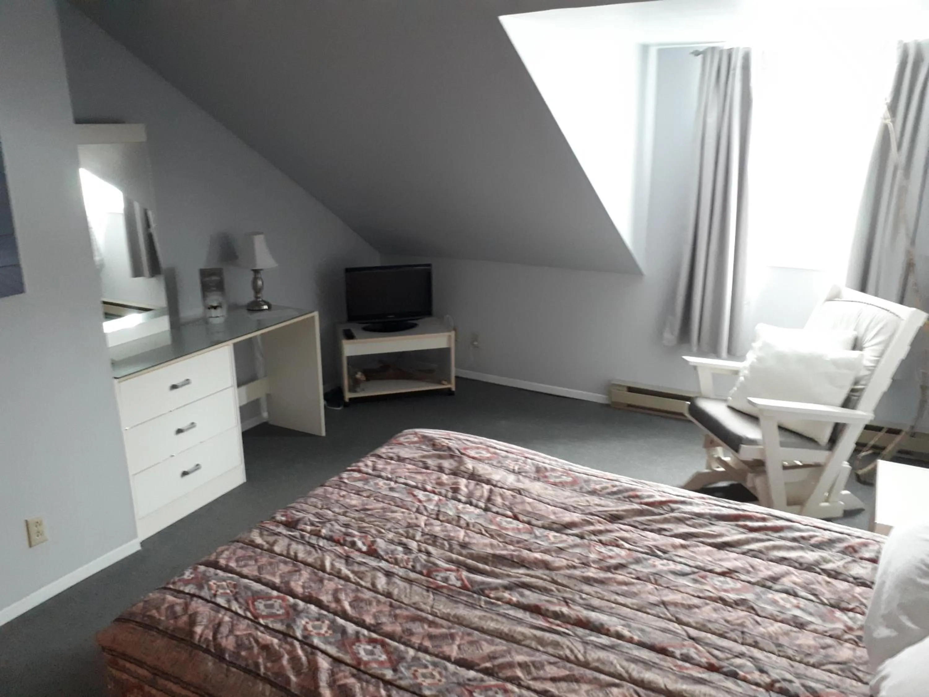 TV and multimedia, Bed in hotel au vieux bardeau