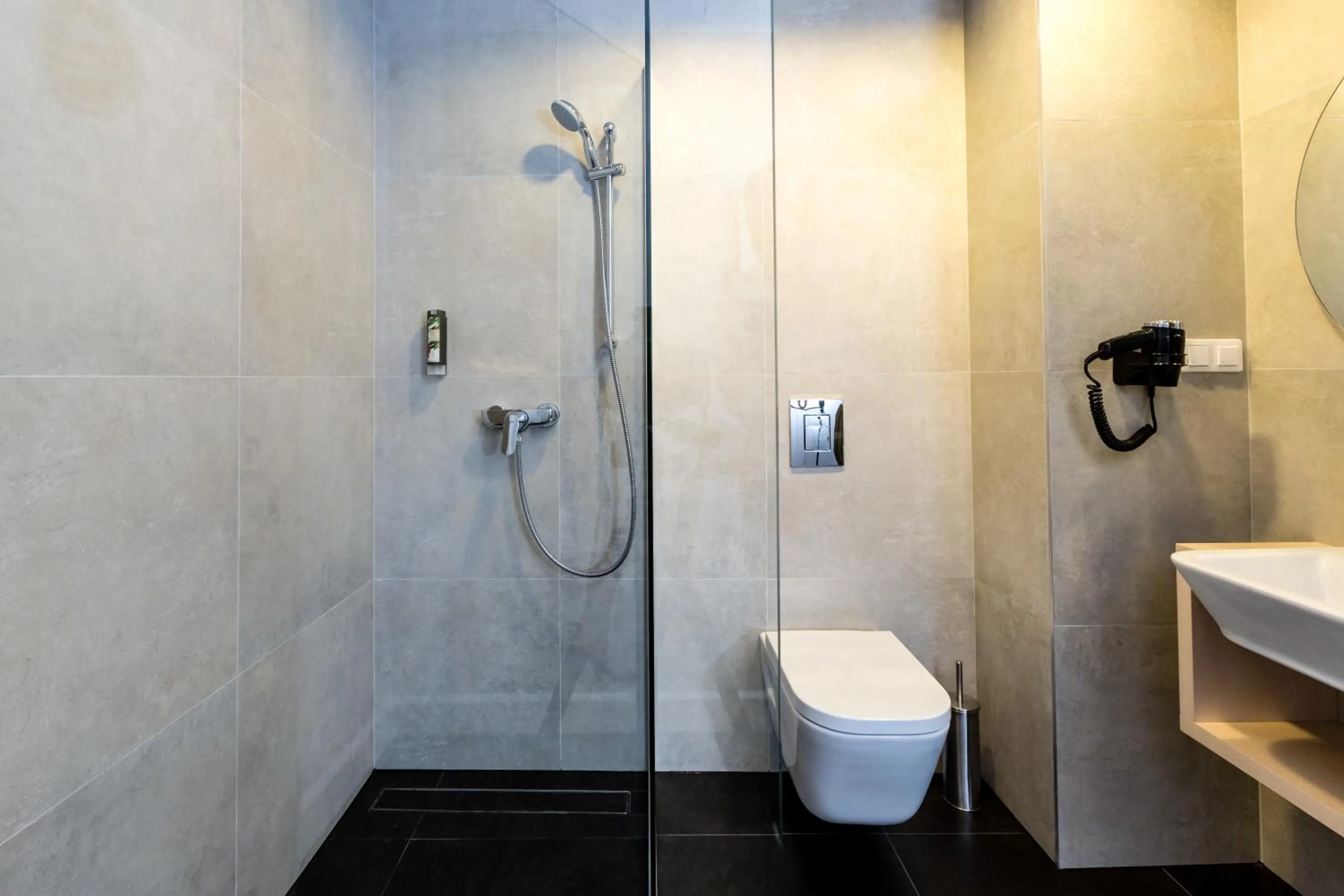 Shower in Sleep in Hostel & Apartments Stary Rynek