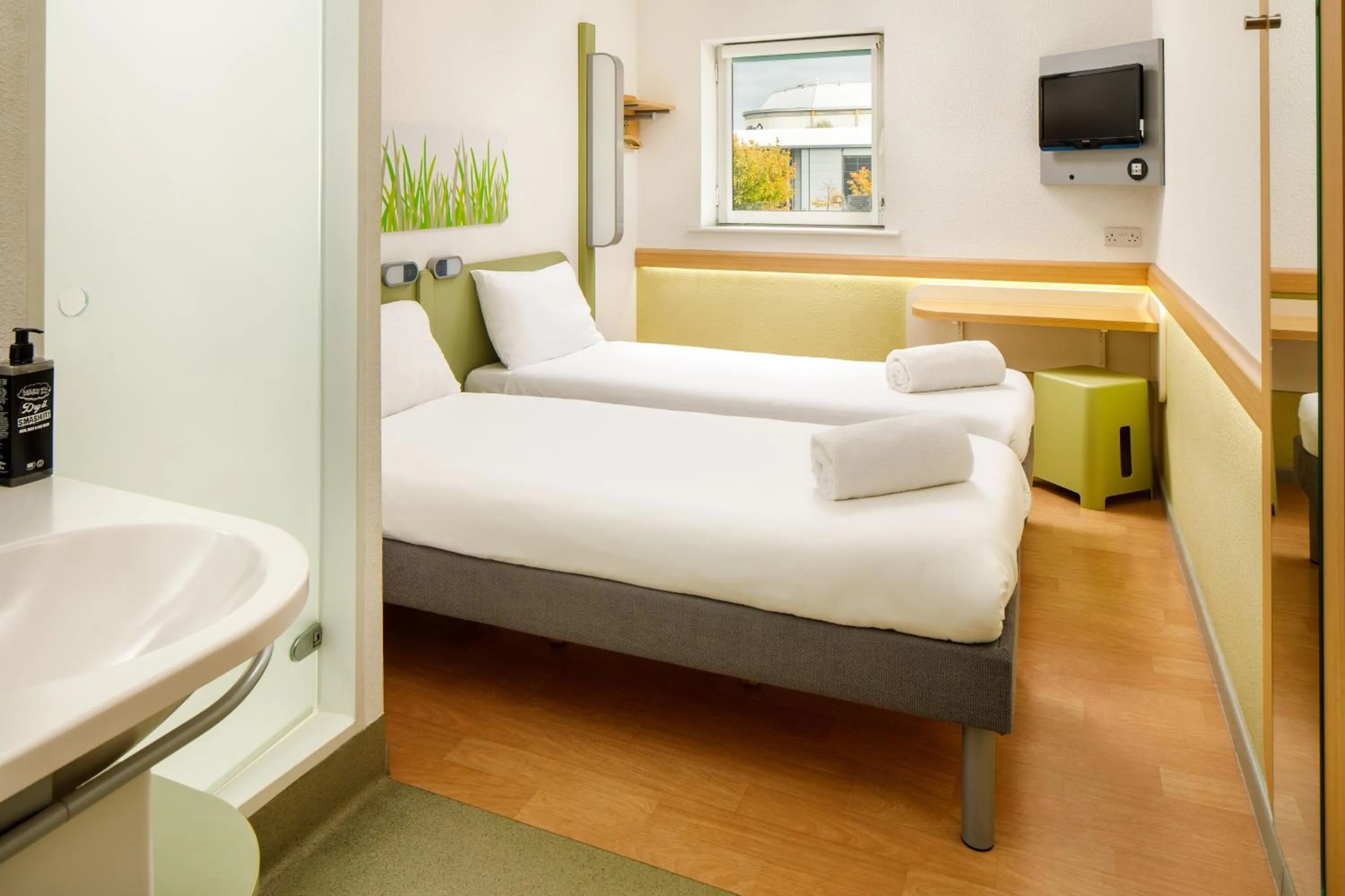 Photo of the whole room, Bed in ibis budget Sheffield Arena