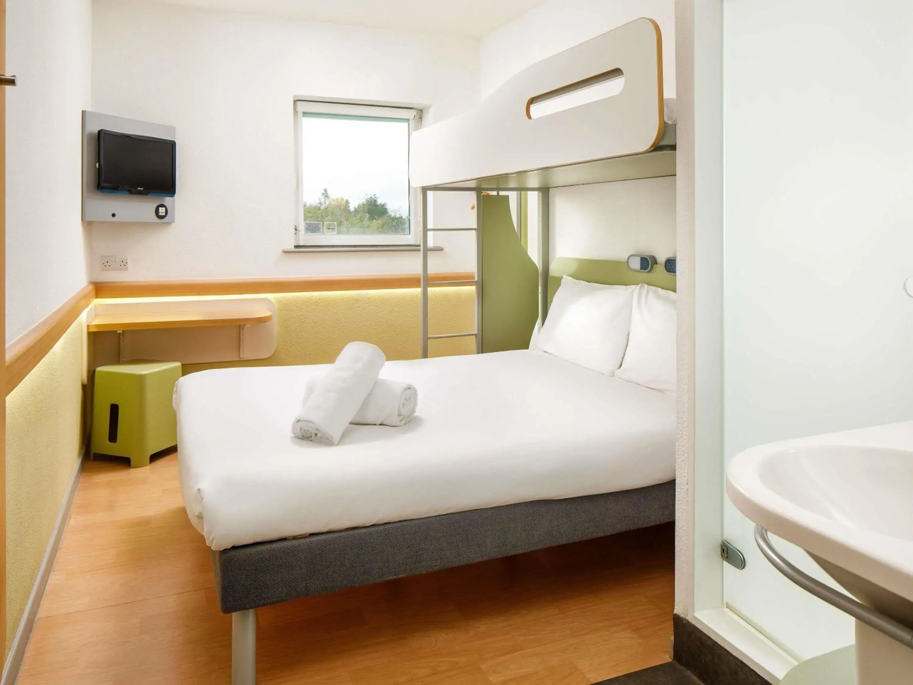 Bedroom, Bed in ibis budget Sheffield Arena Bedroom, Bed in ibis budget Sheffield Arena