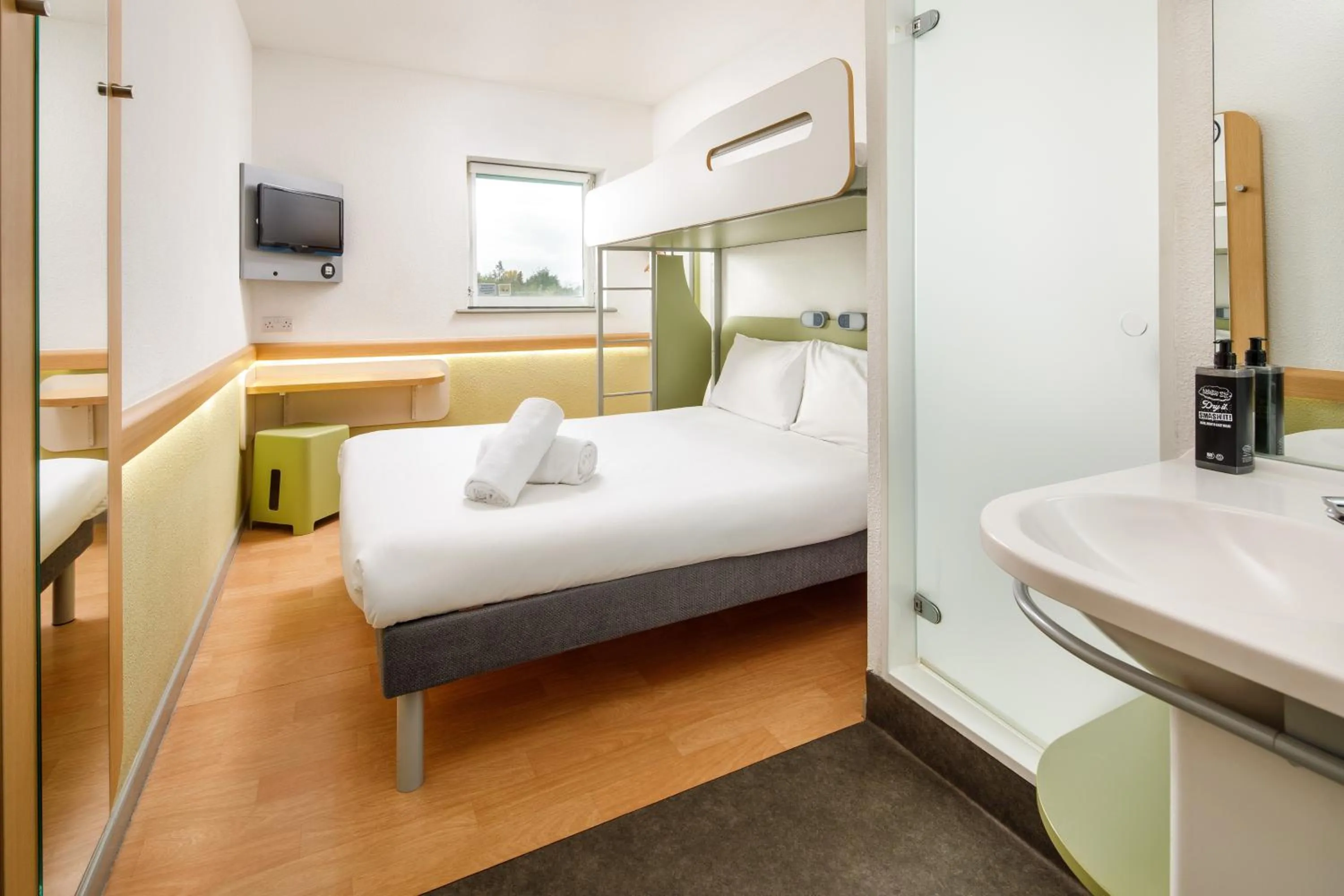 Bed in ibis budget Sheffield Arena