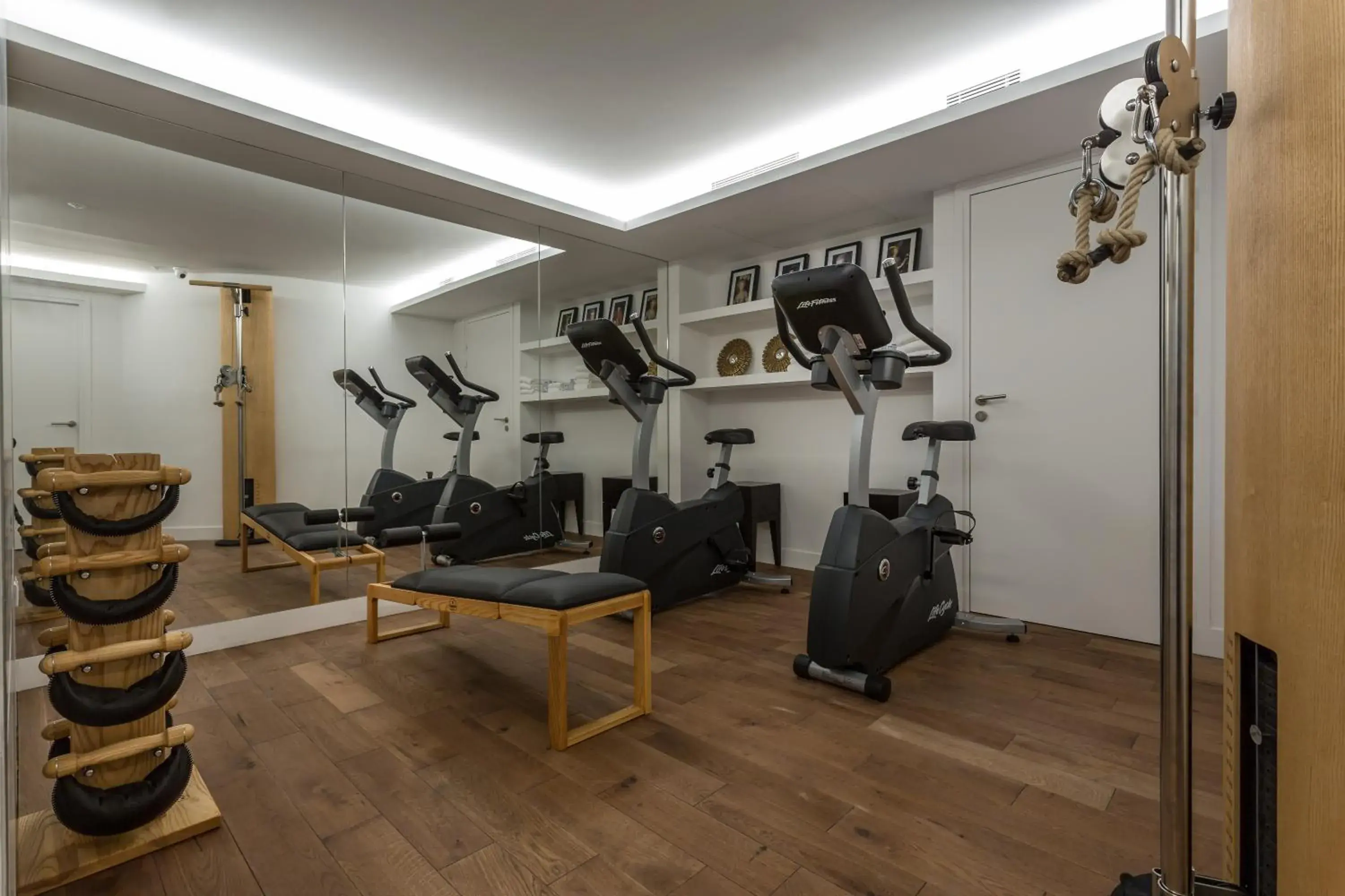 Fitness centre/facilities in Hôtel La Comtesse Fitness centre/facilities in Hôtel La Comtesse