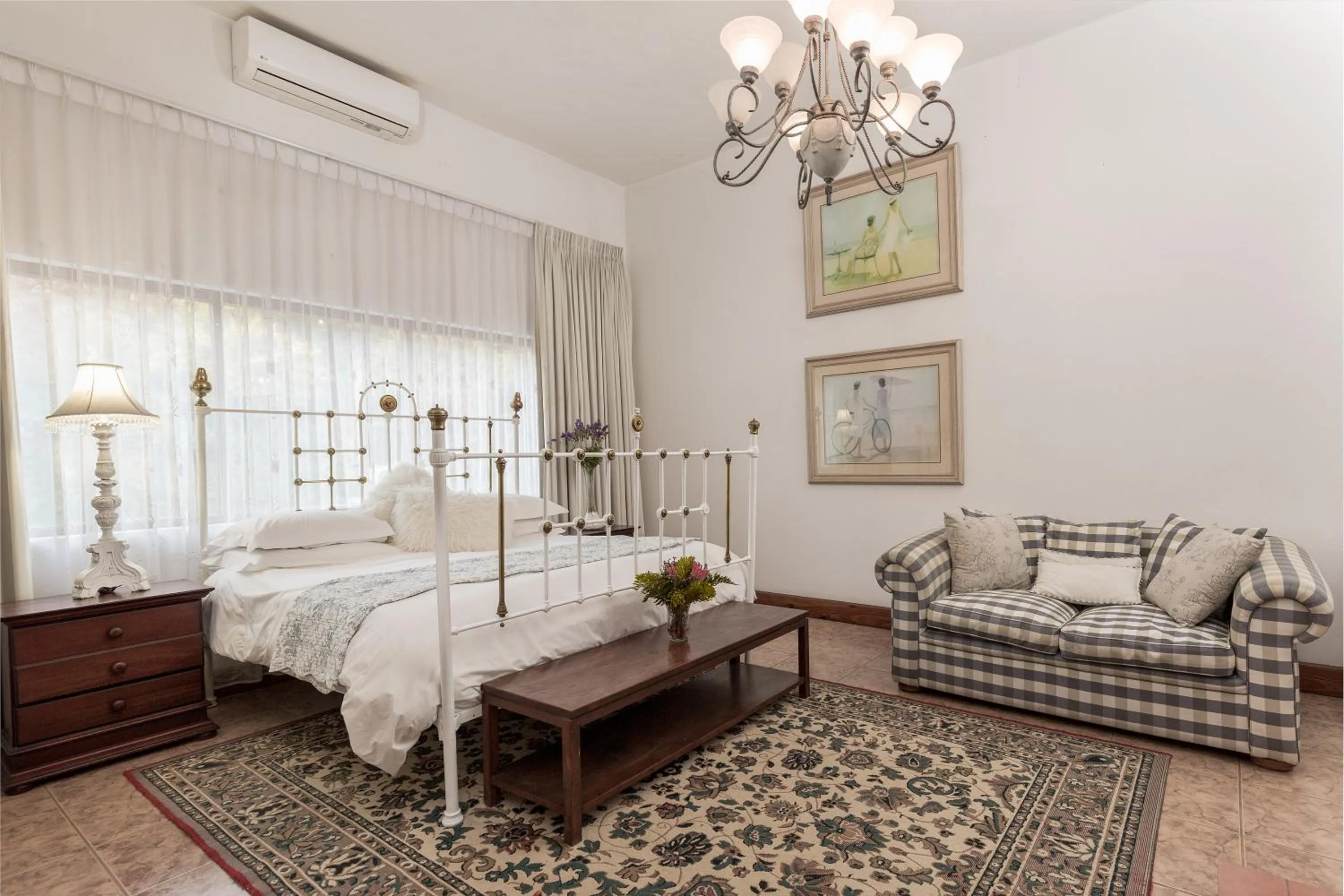 Photo of the whole room, Bed in Royston Hall Historical Guesthouse