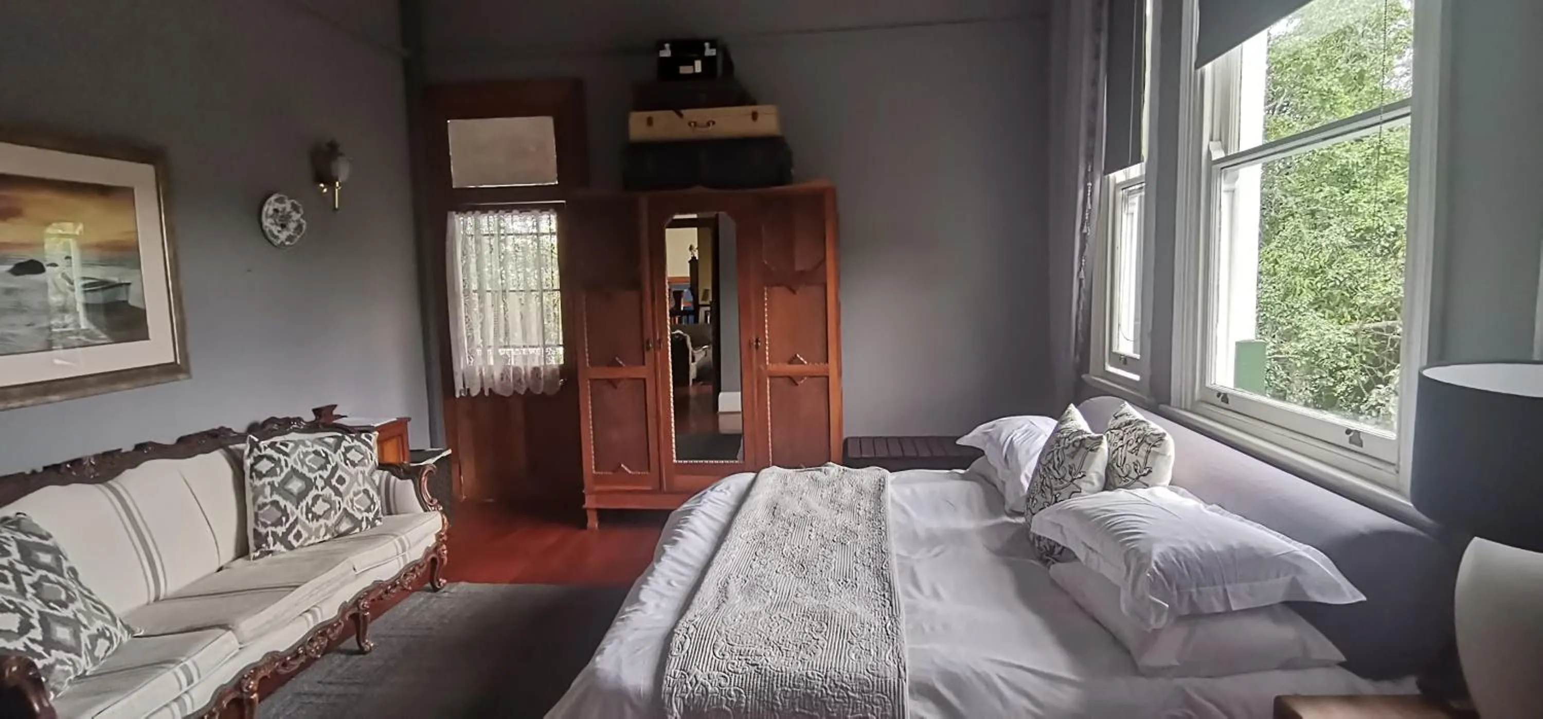 Photo of the whole room, Bed in Royston Hall Historical Guesthouse