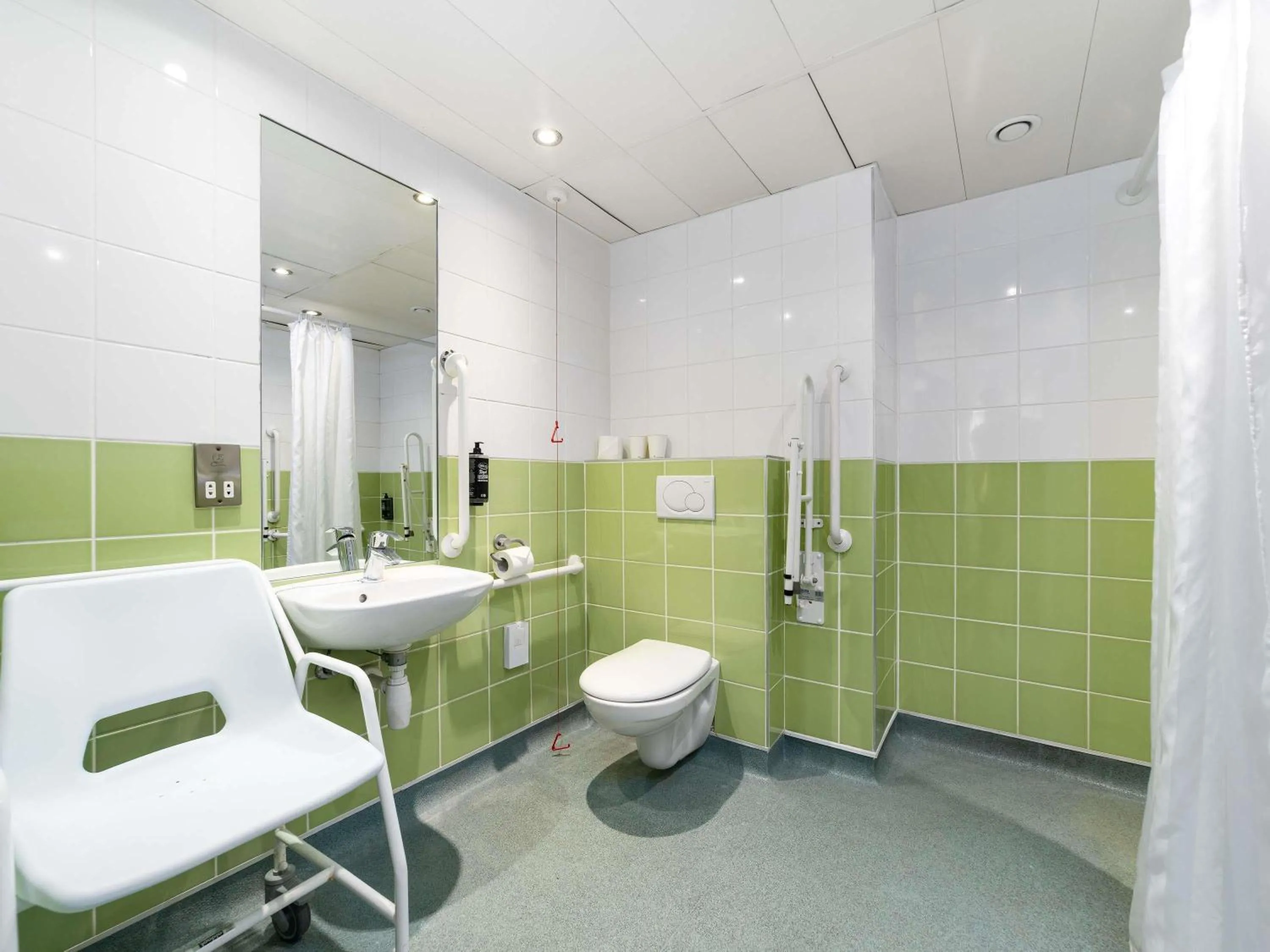 Bedroom in ibis budget Southampton Centre