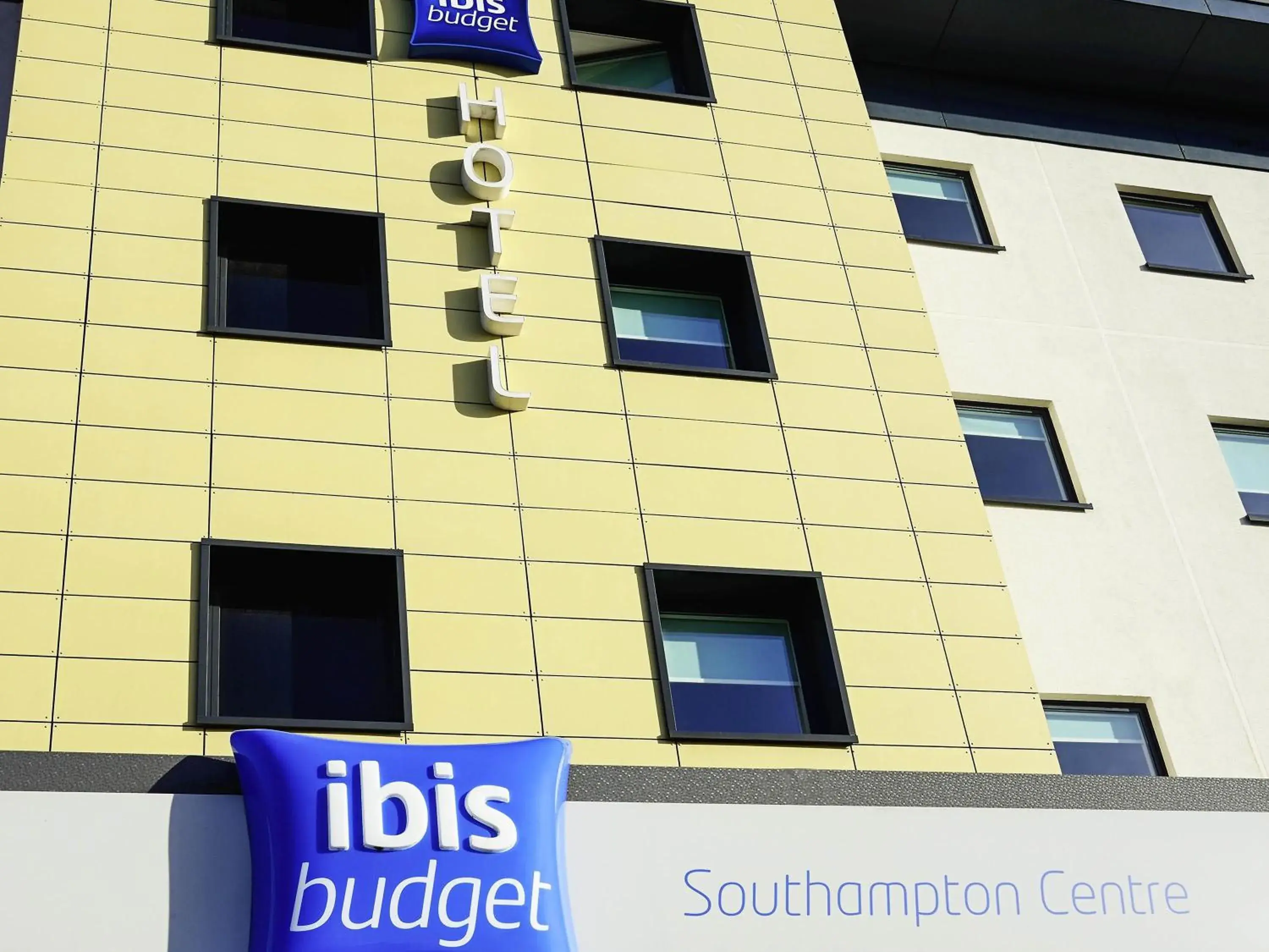 Property building in ibis budget Southampton Centre Property building in ibis budget Southampton Centre