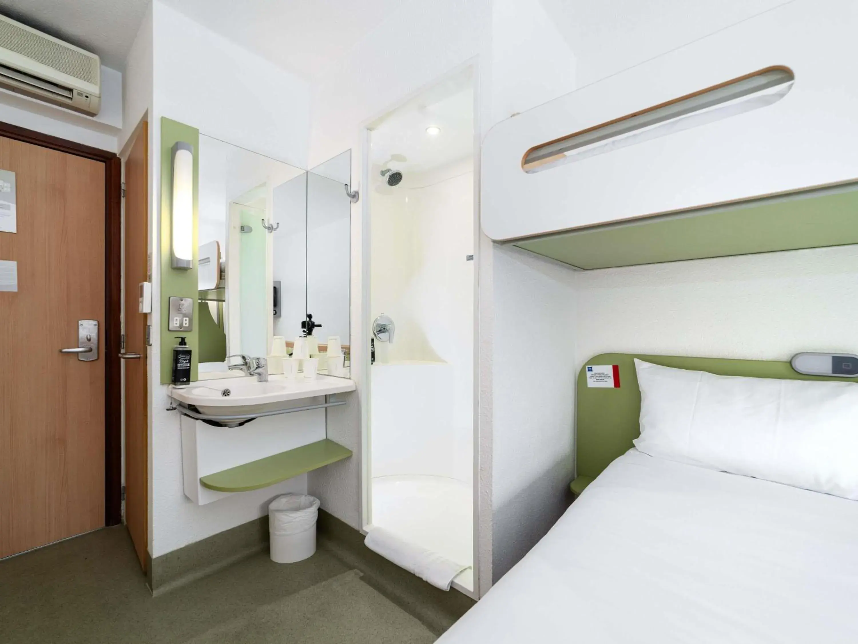 Standard Triple Room in ibis budget Southampton Centre Standard Triple Room in ibis budget Southampton Centre