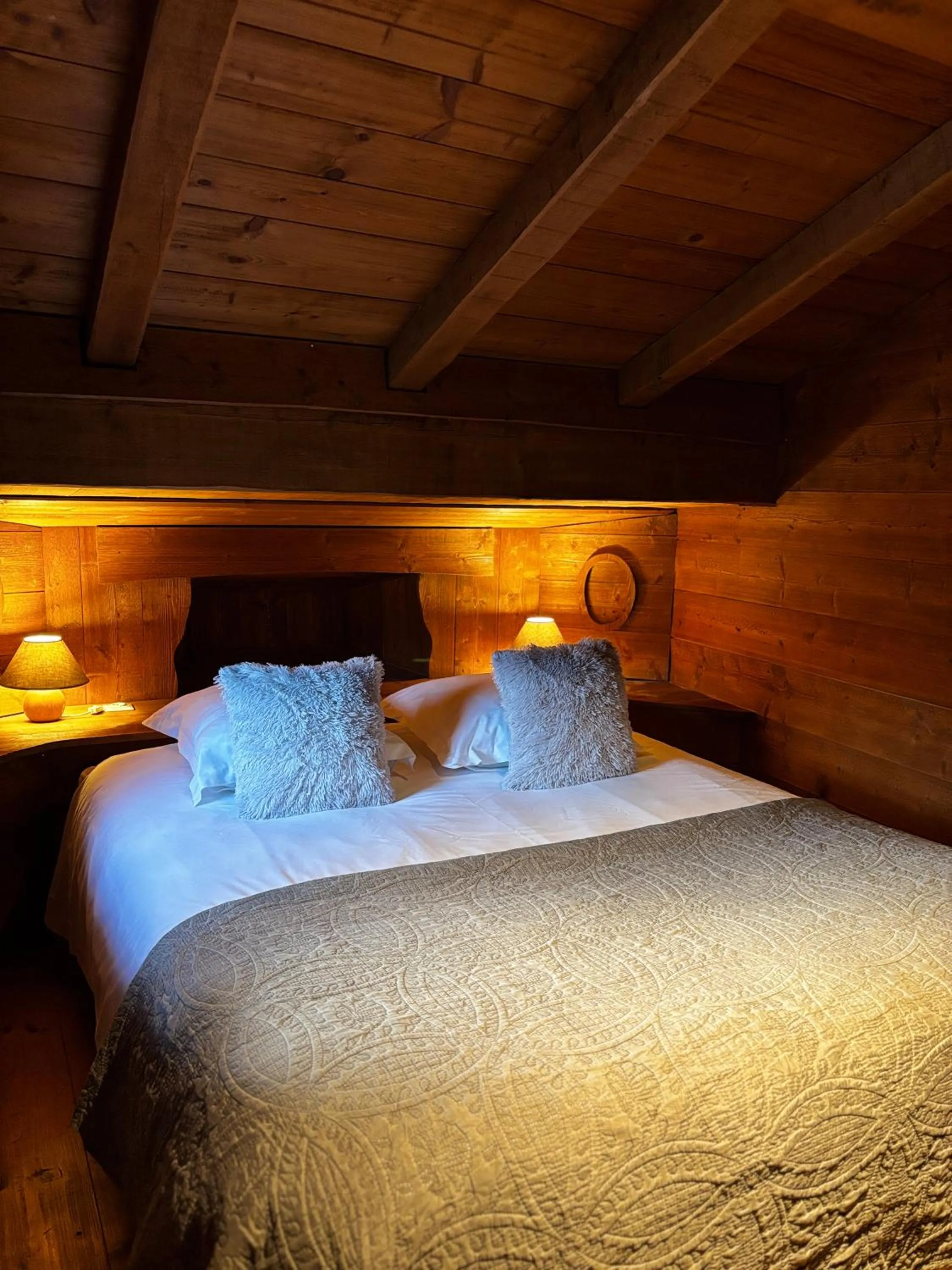 Bedroom, Bed in Les Greniers du Mont Blanc