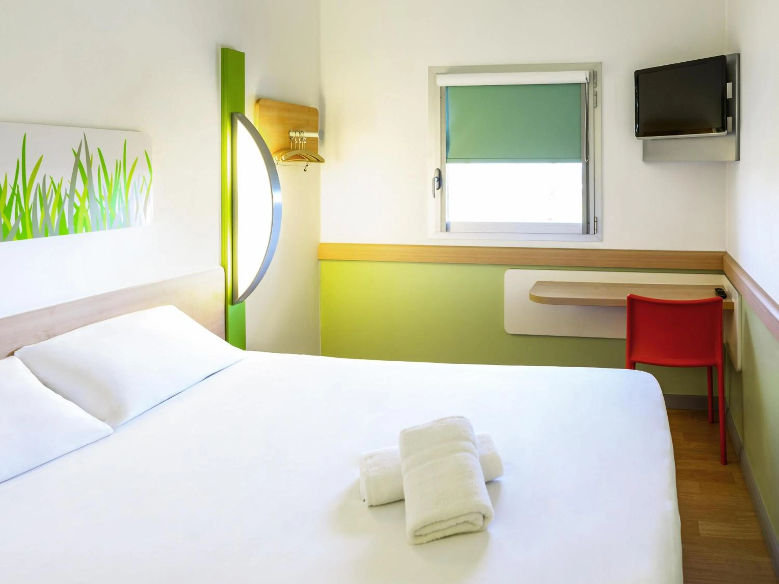 Bedroom, Bed in ibis budget Derby