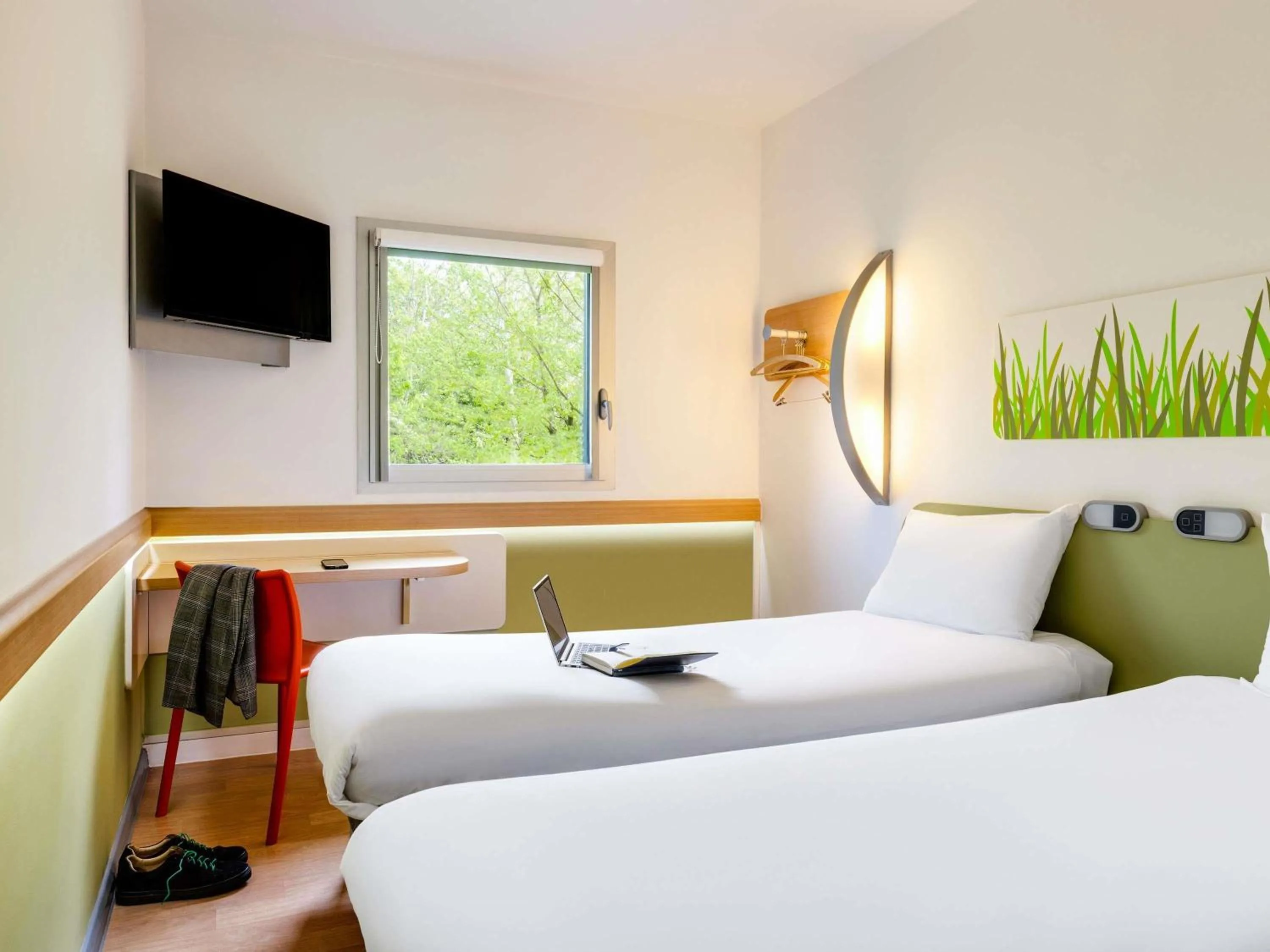 Property building, Bed in ibis budget Derby