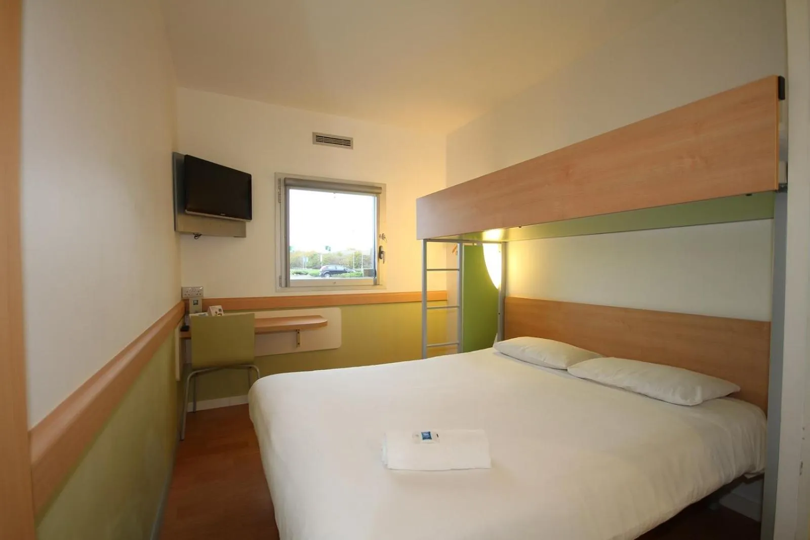 Bed in ibis budget Derby