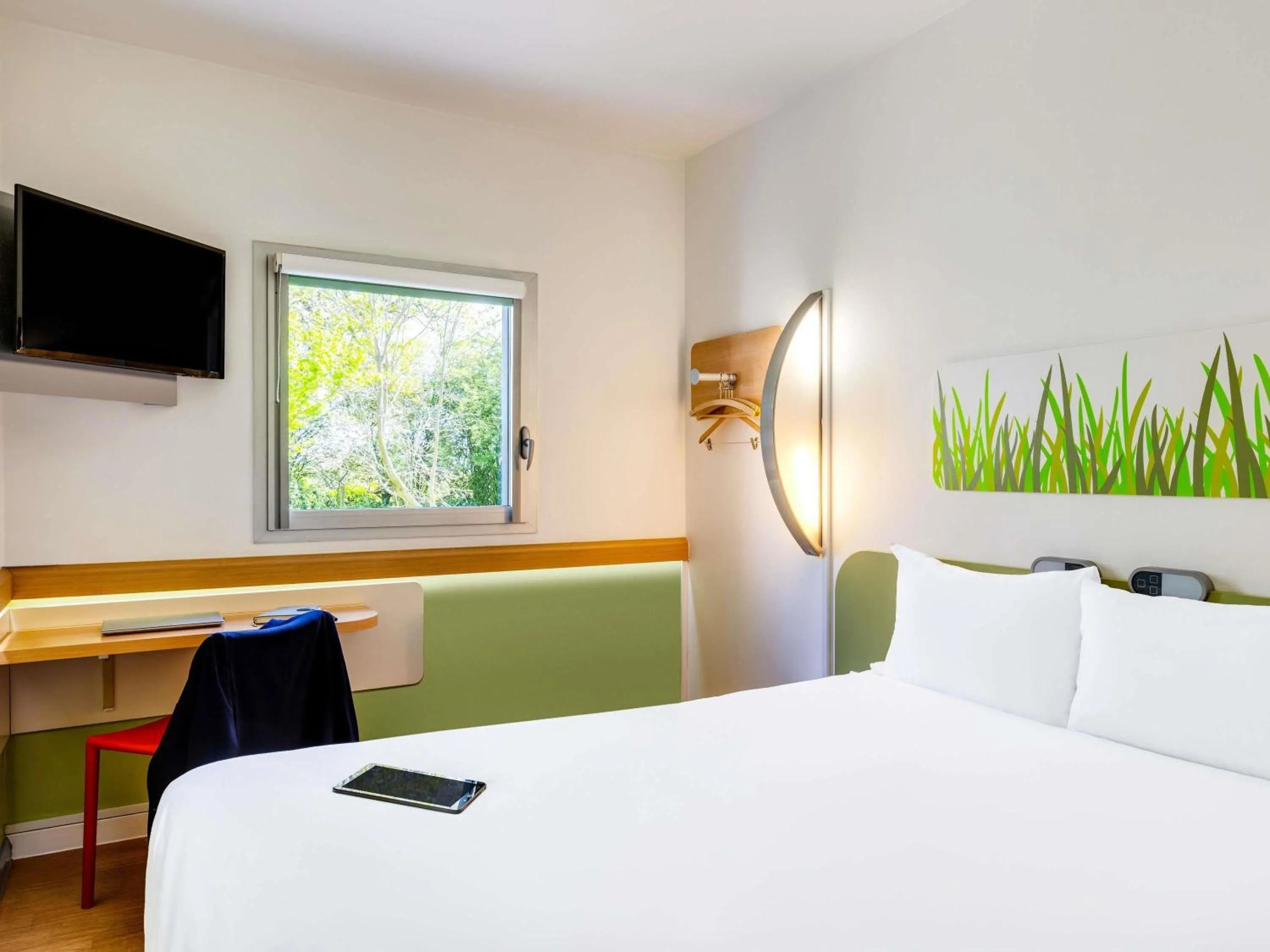 Property building, Bed in ibis budget Derby