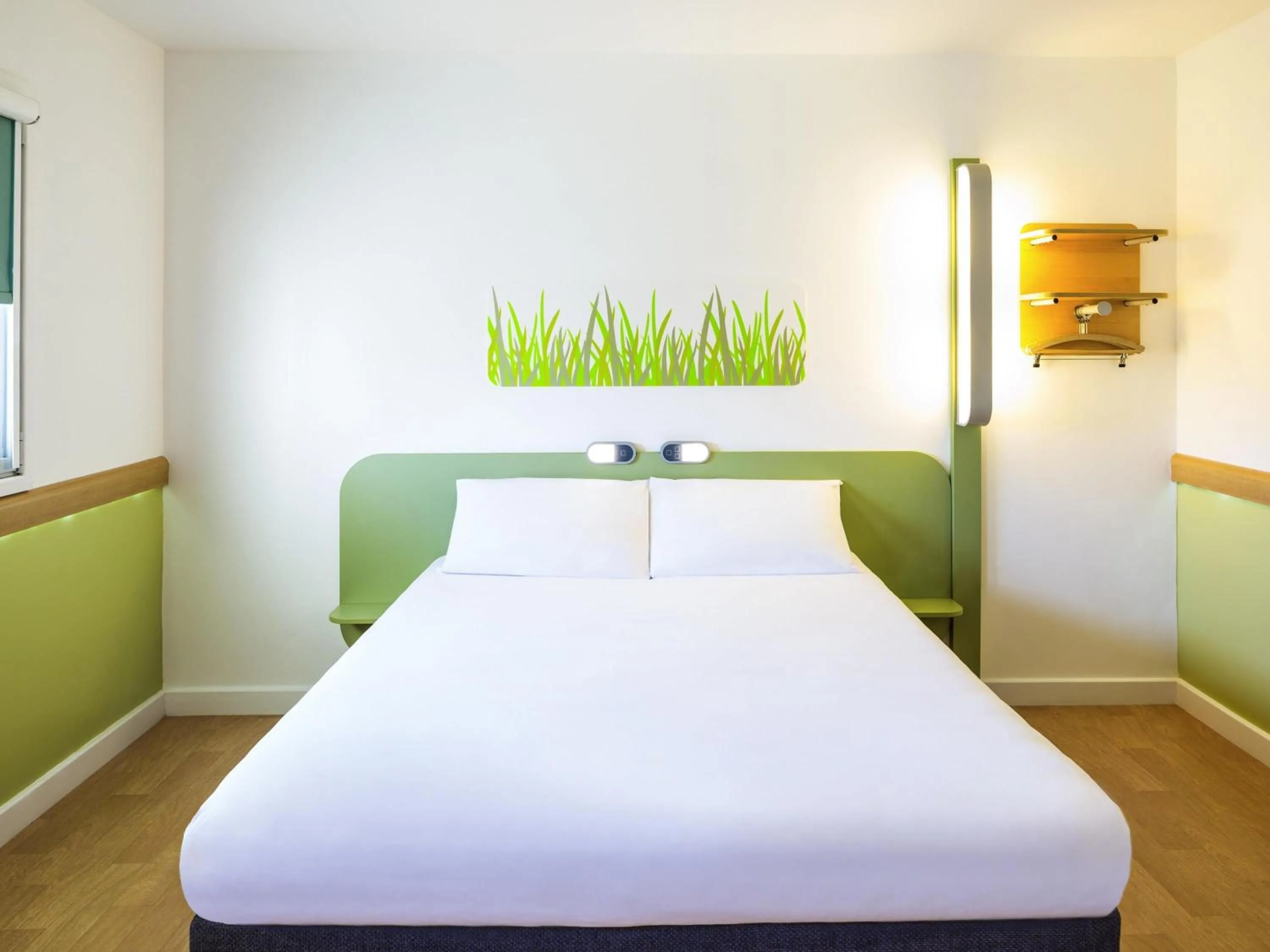 Bedroom, Bed in ibis budget Derby