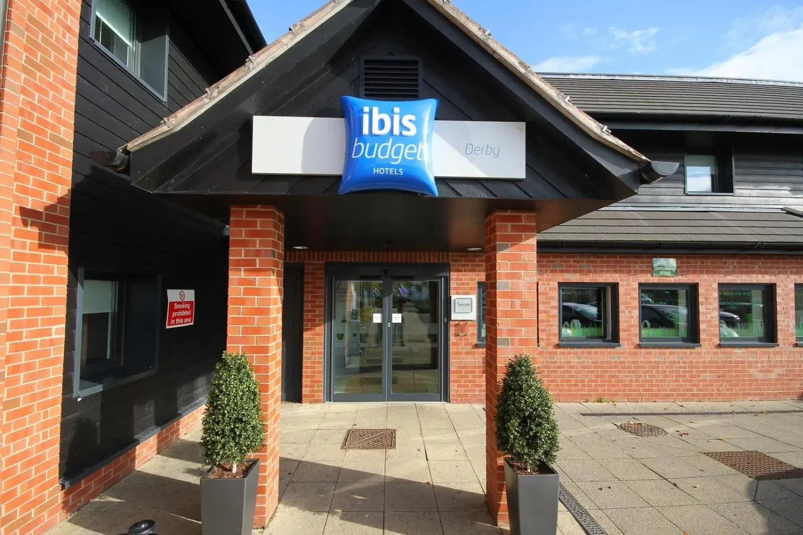 Facade/entrance in ibis budget Derby Facade/entrance in ibis budget Derby