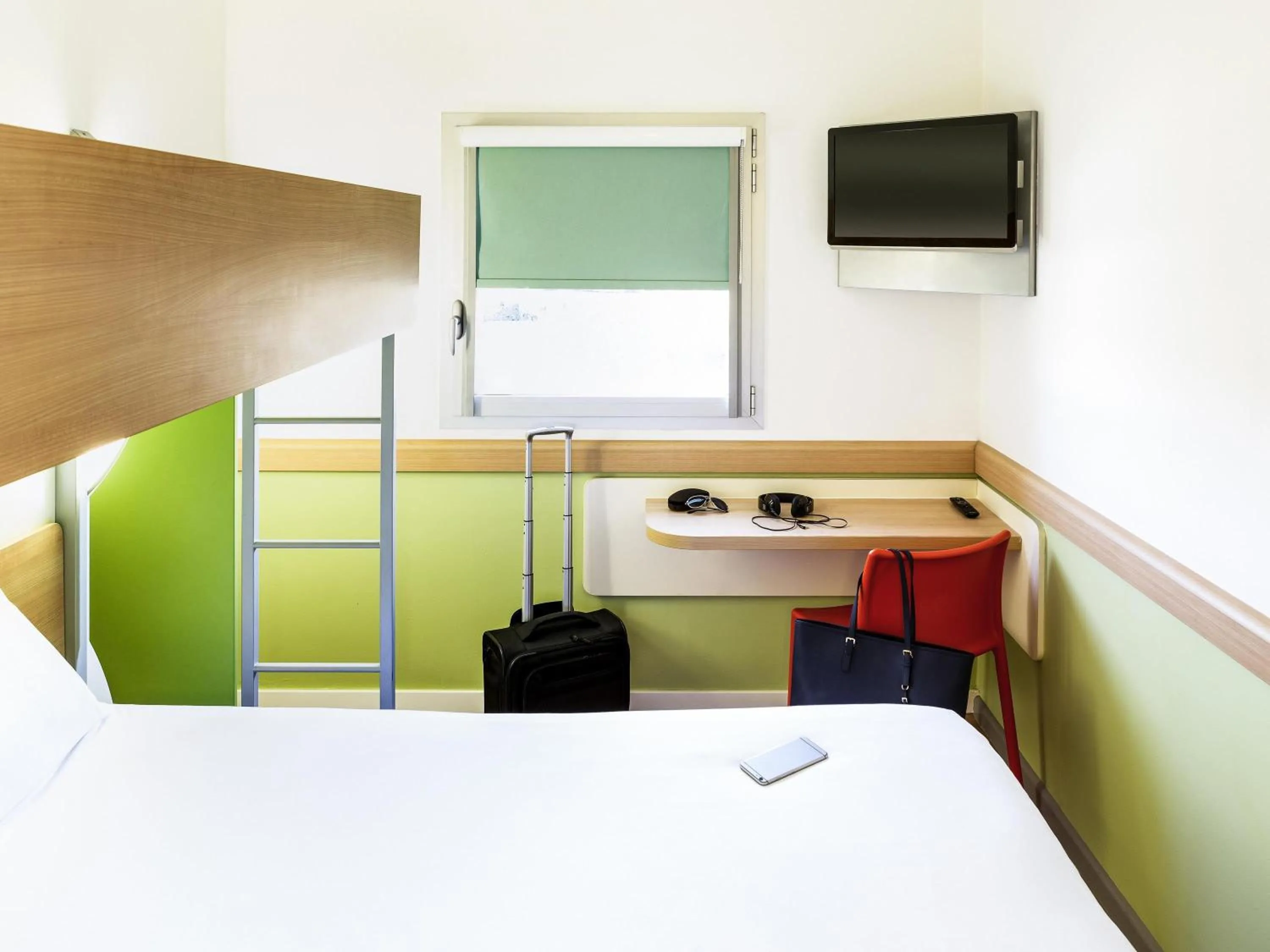 Bedroom, Bed in ibis budget Derby