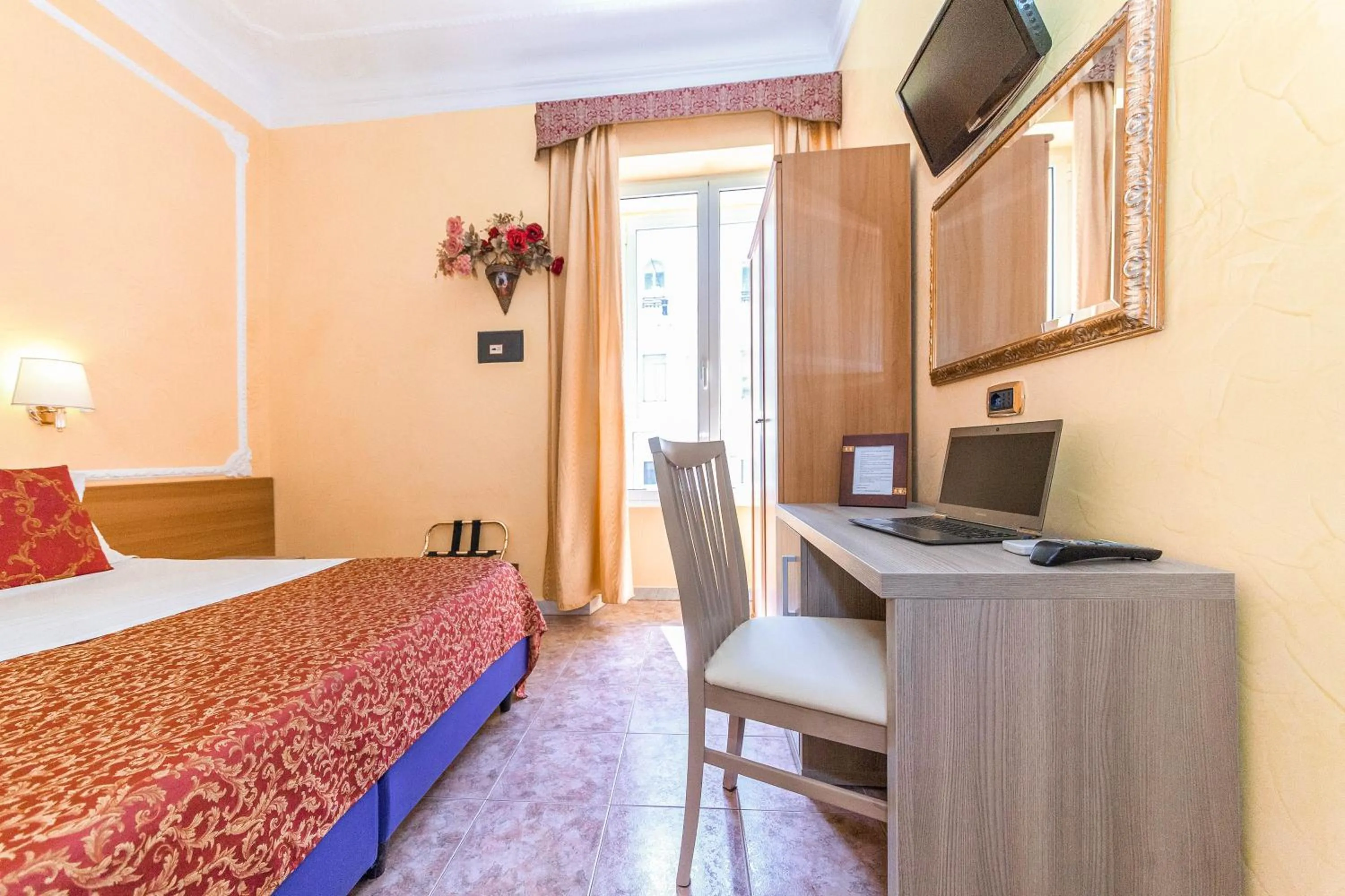 Photo of the whole room, Bed in Downtown Accommodation
