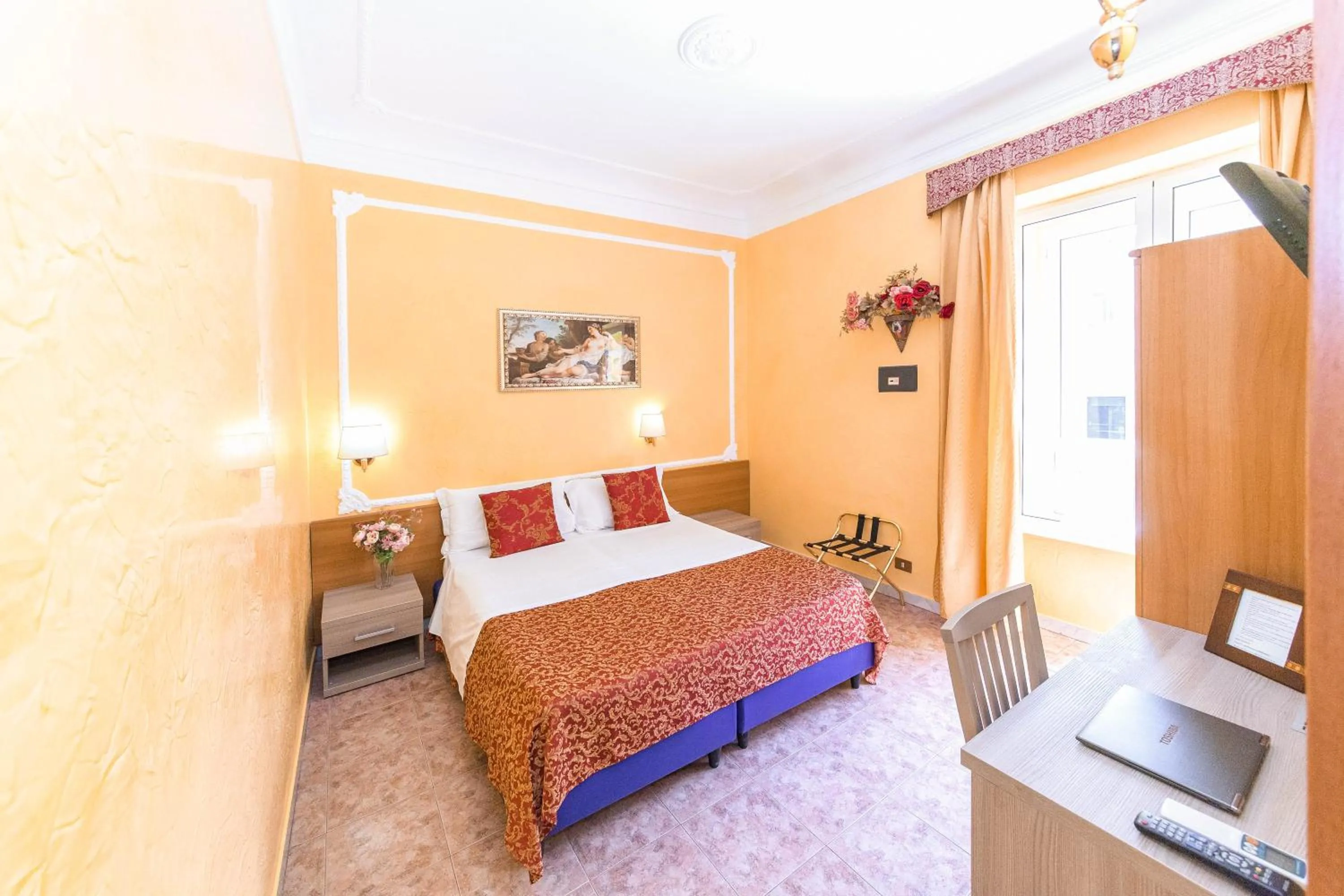 Photo of the whole room, Bed in Downtown Accommodation