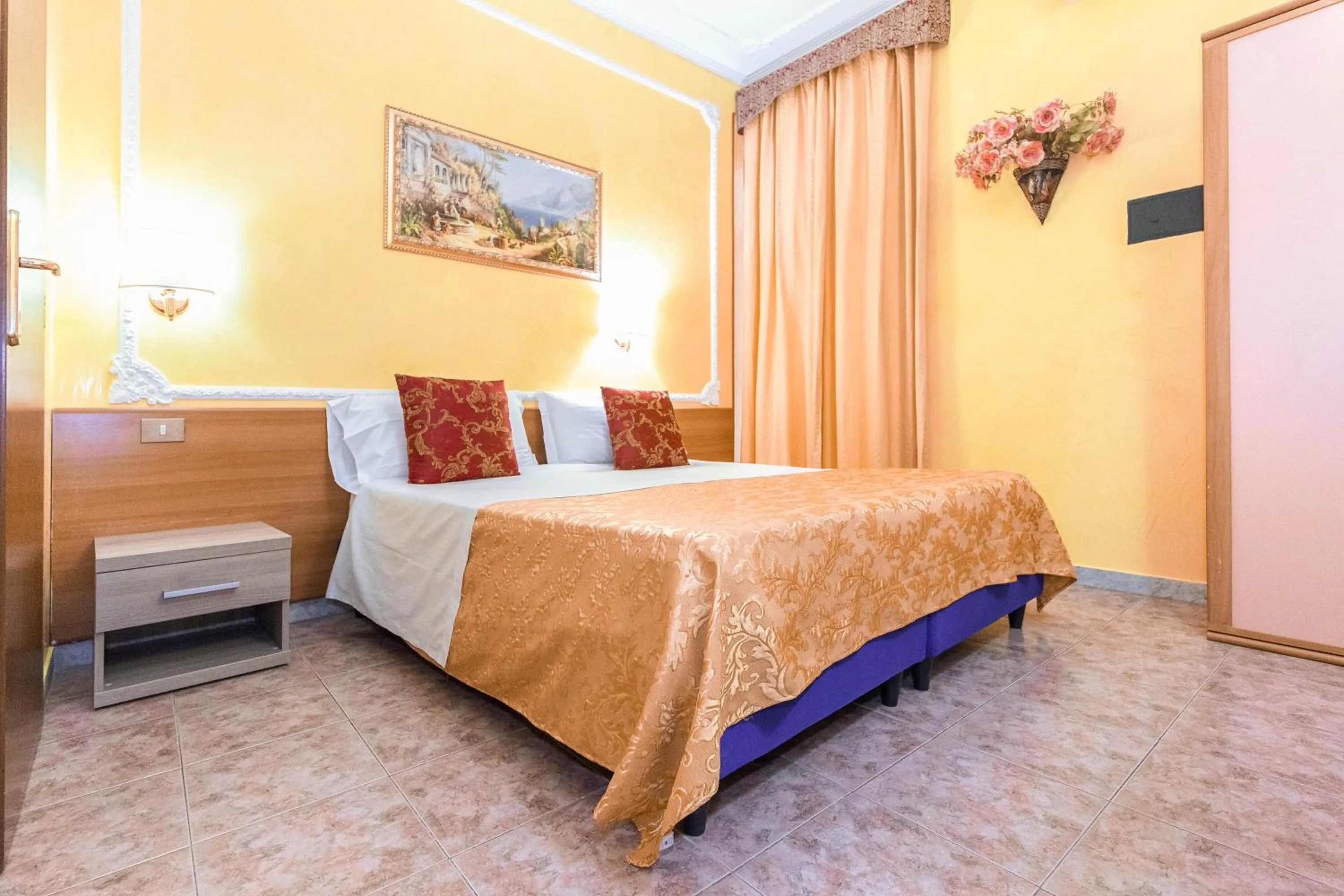 Photo of the whole room, Bed in Downtown Accommodation