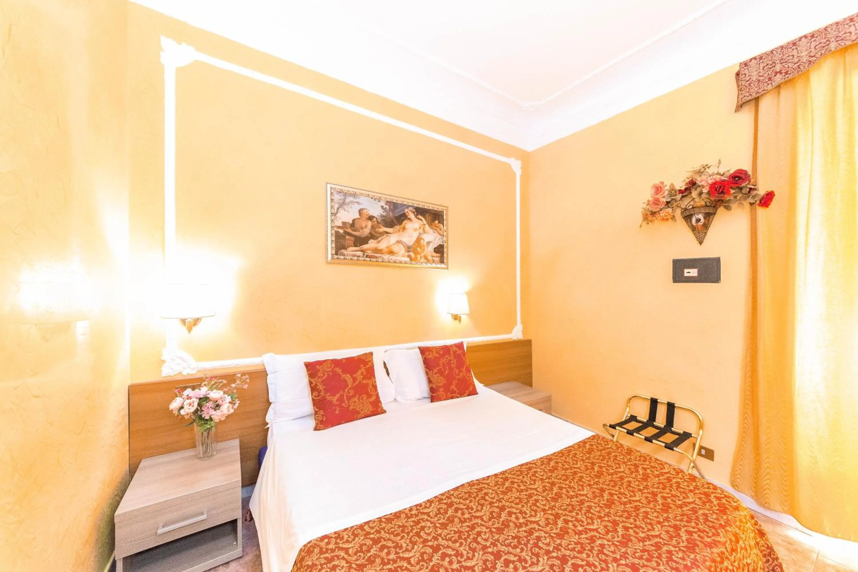 Photo of the whole room, Bed in Downtown Accommodation