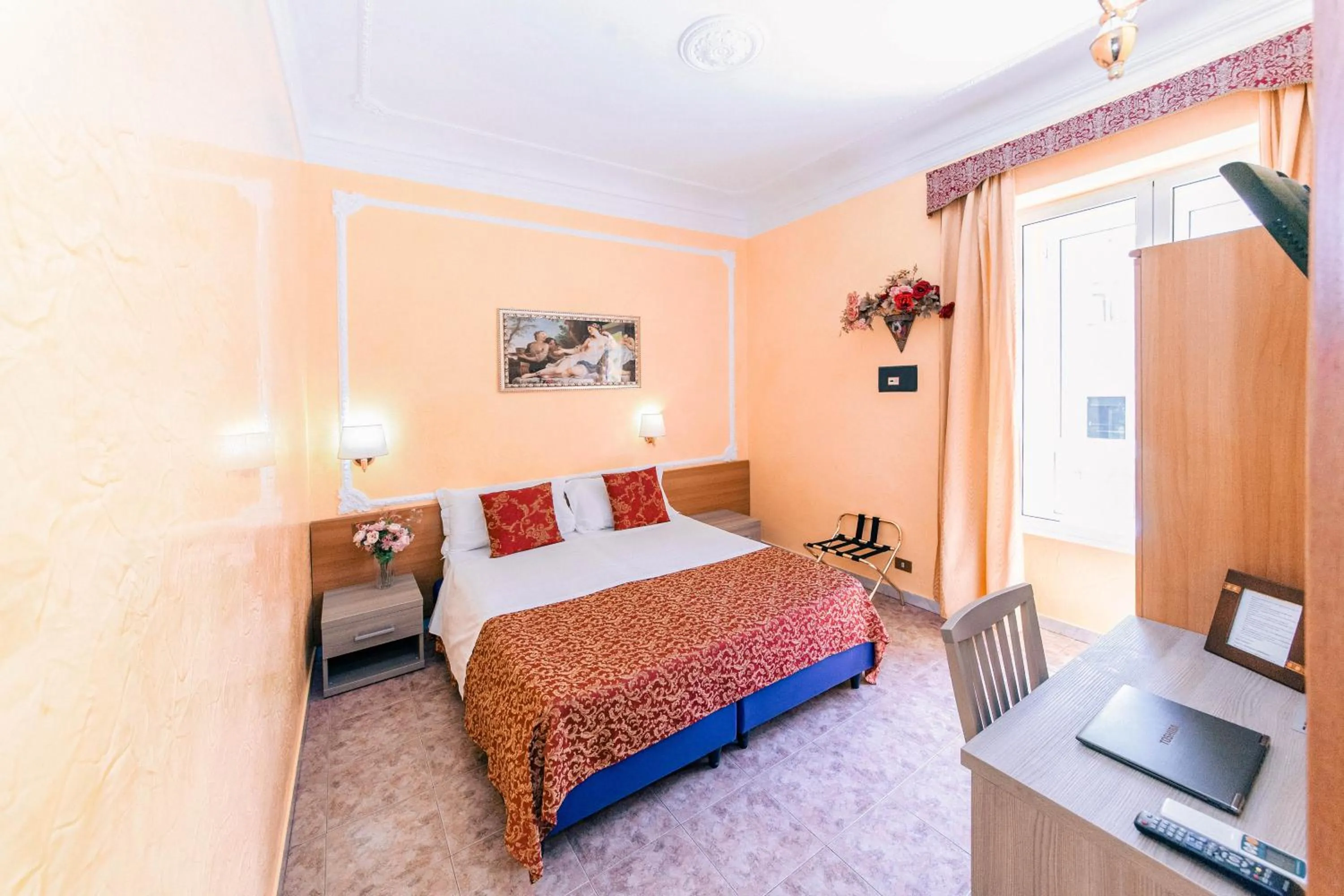 Photo of the whole room, Bed in Downtown Accommodation