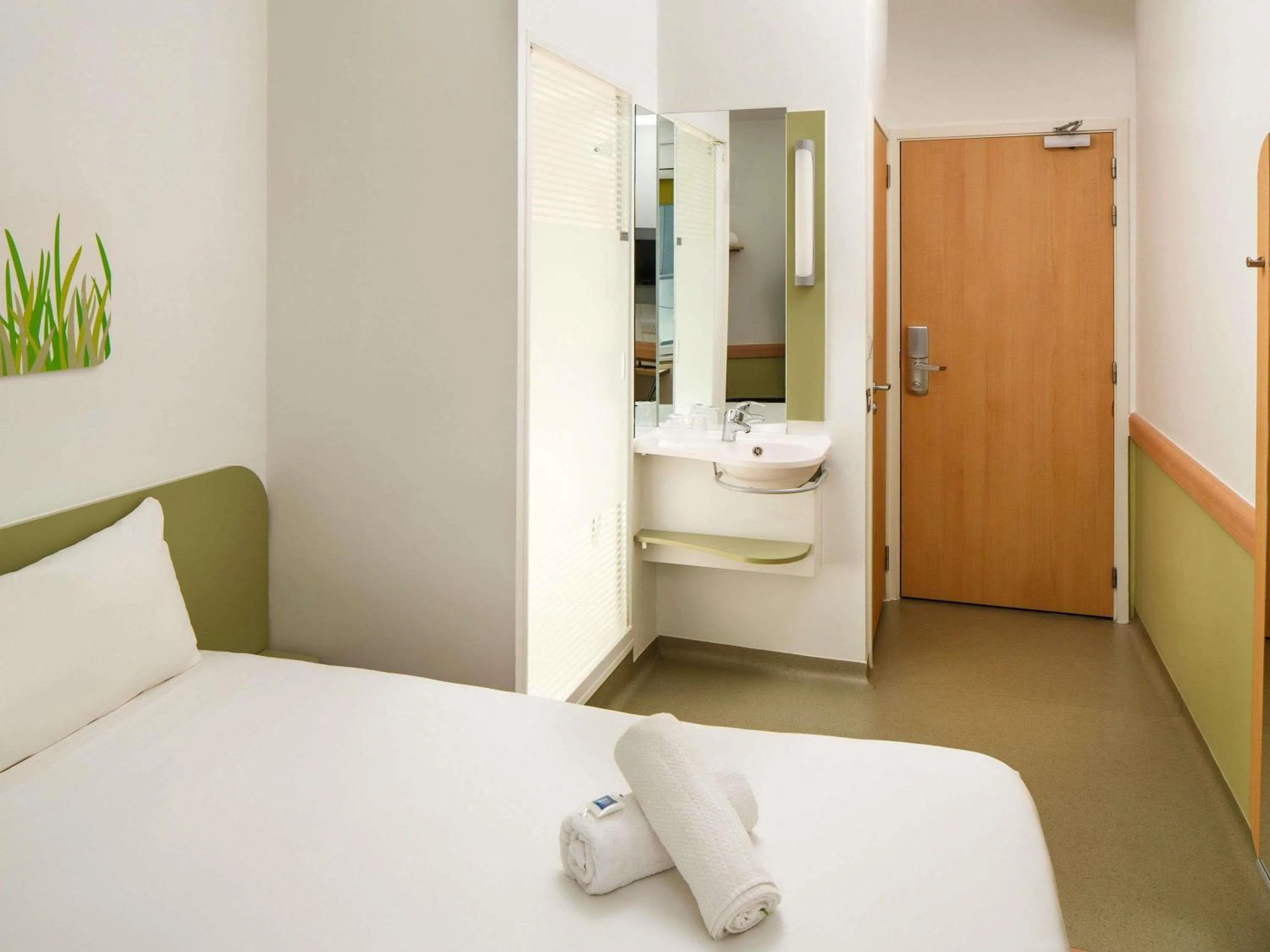 Bedroom, Bed in ibis Budget Manchester Centre Pollard Street